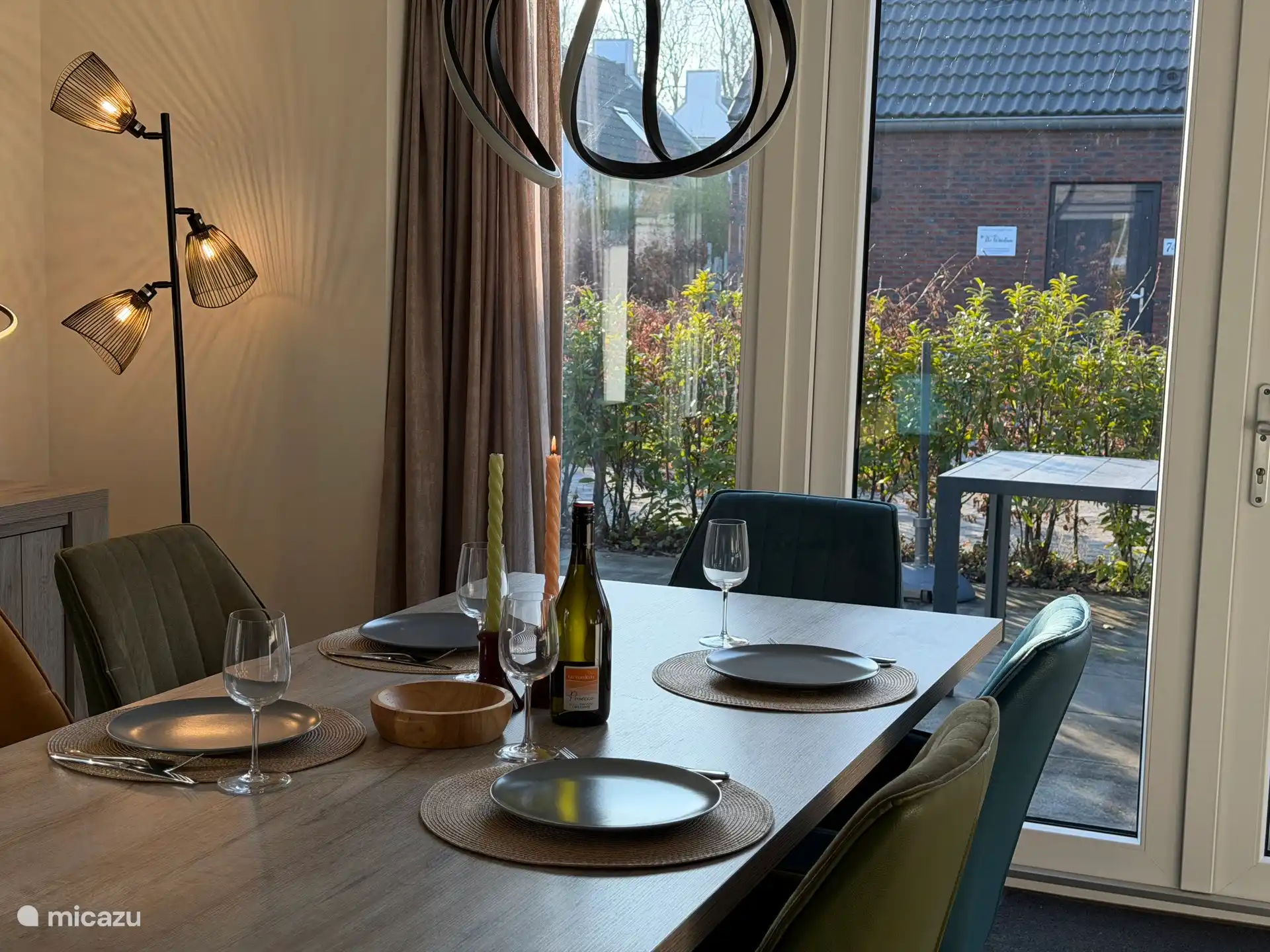Eethoek met tuinzicht