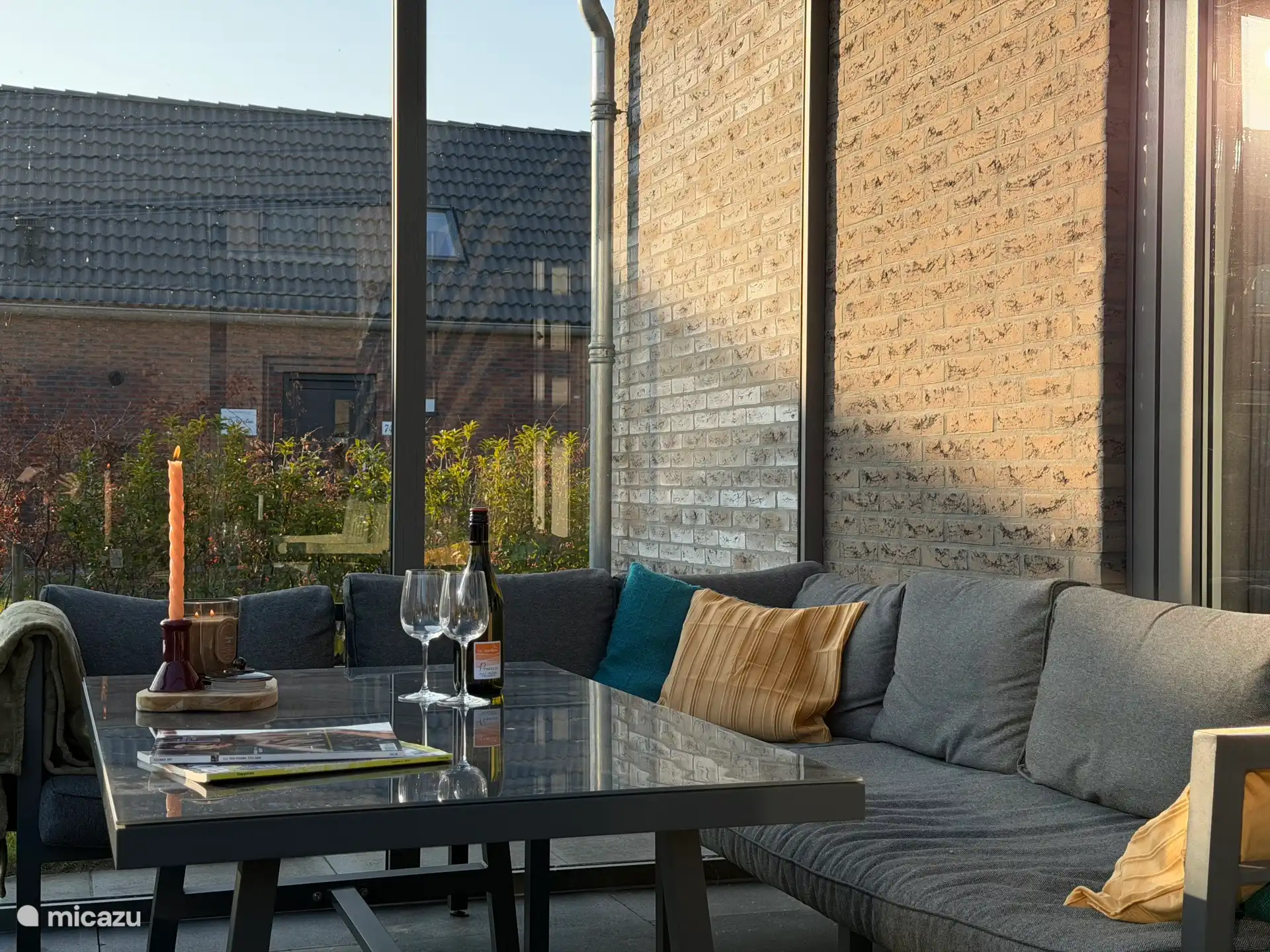 Loungeset onder de veranda