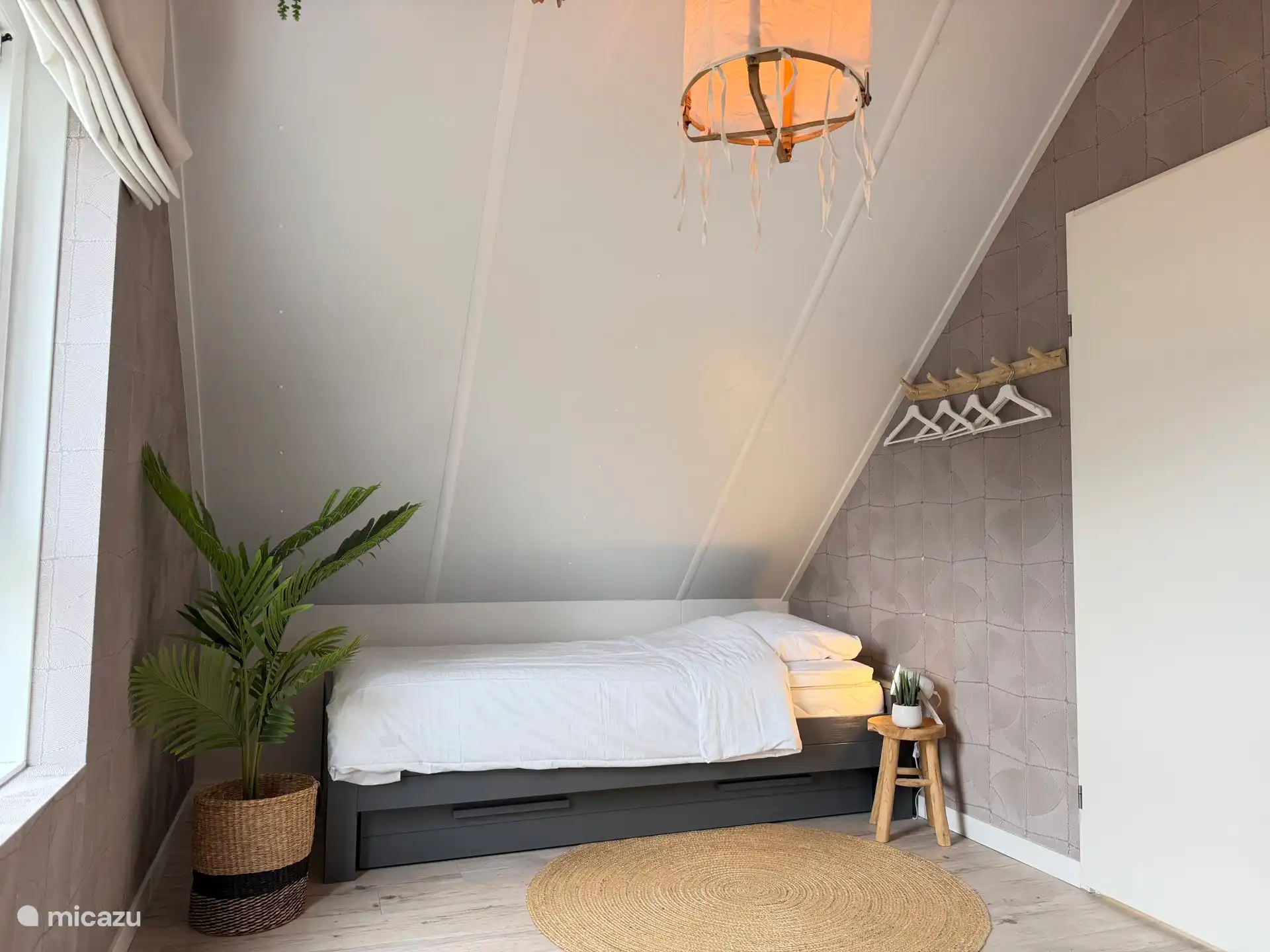Slaapkamer met eenpersoonsbed