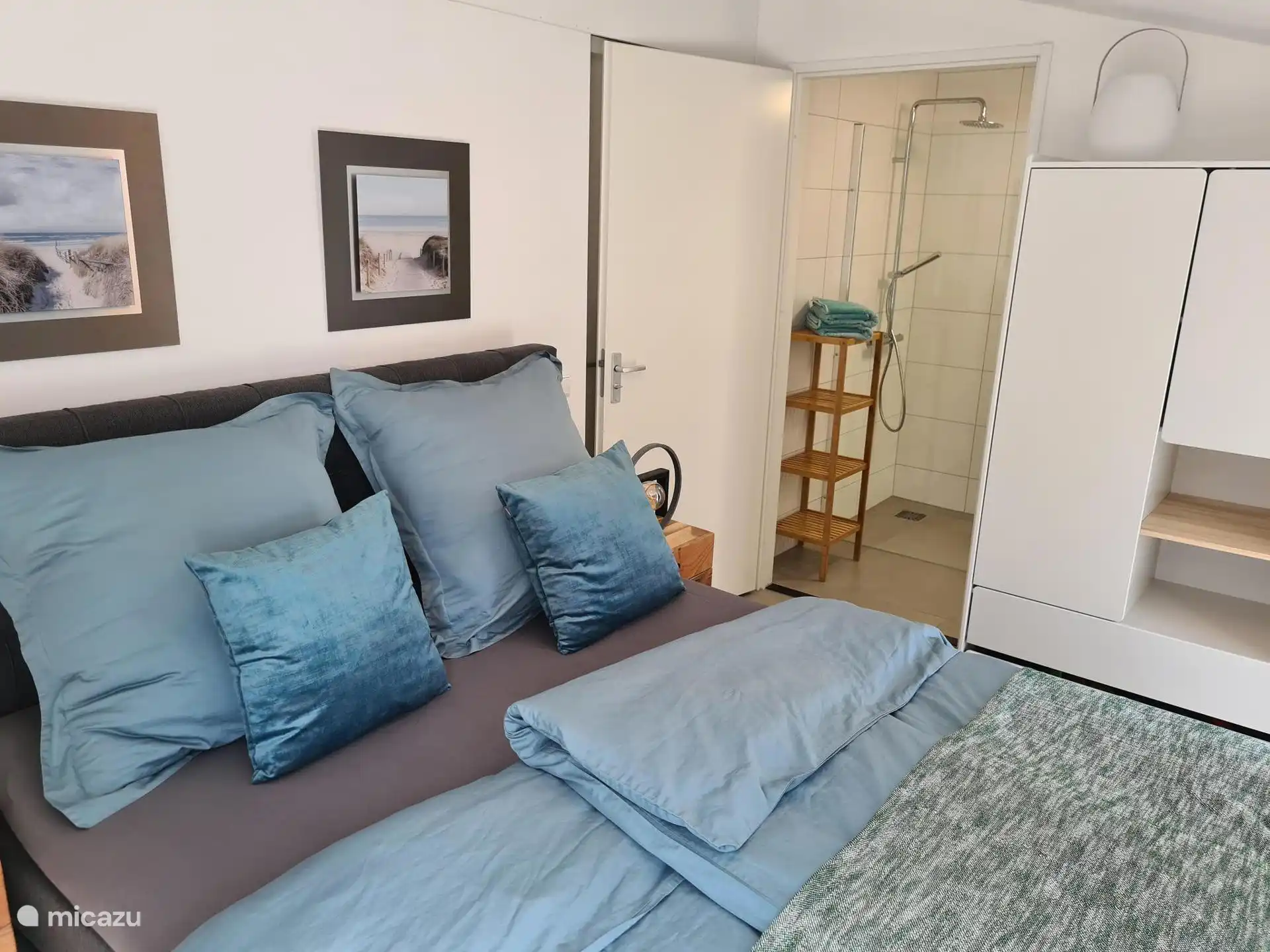 Slaapkamer met eigen badkamer
