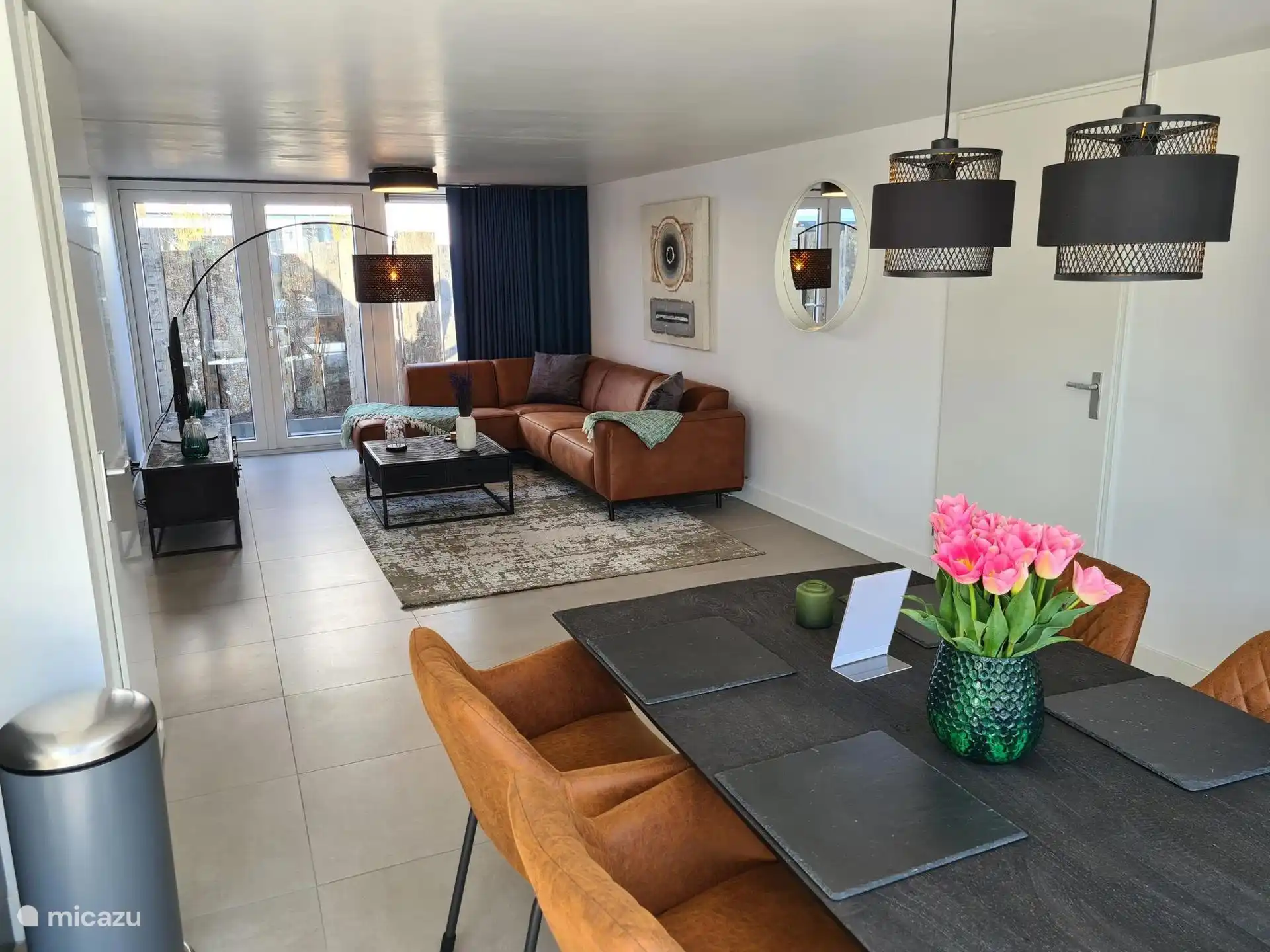 Eethoek en woonkamer