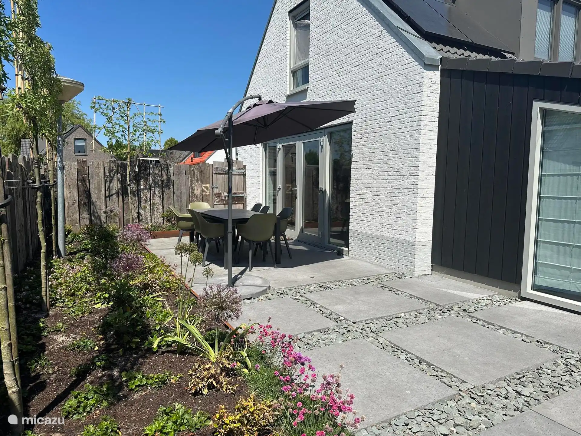 Terras met parasol