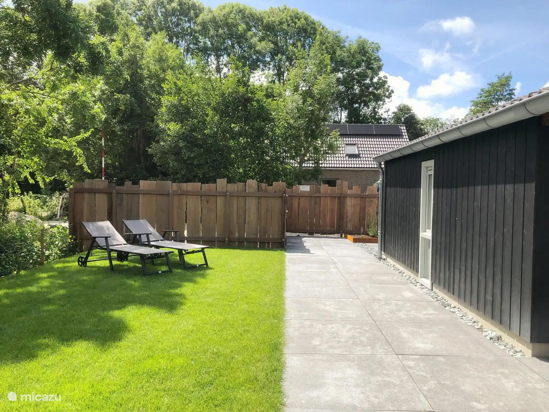 Tuin met ligbedden
