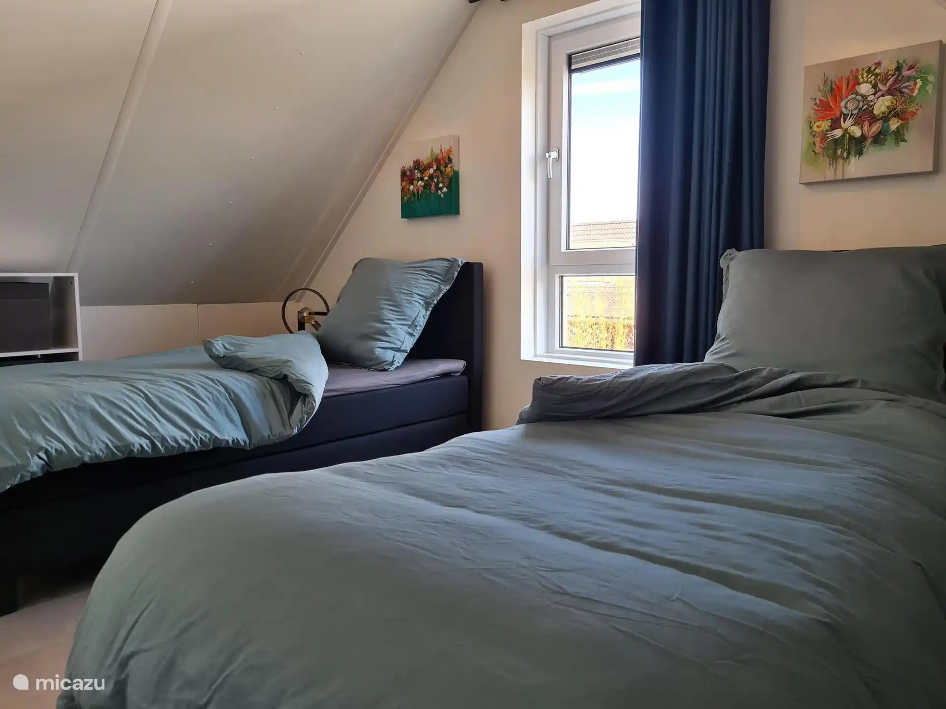 Slaapkamer met eenpersoonsbedden