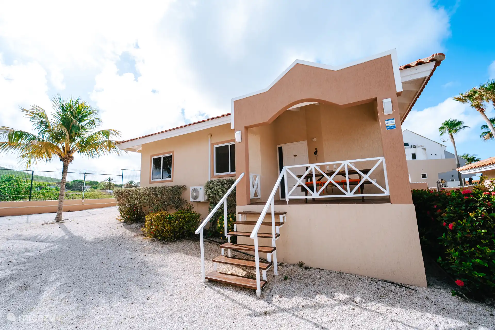 Trap voorkant bungalow
