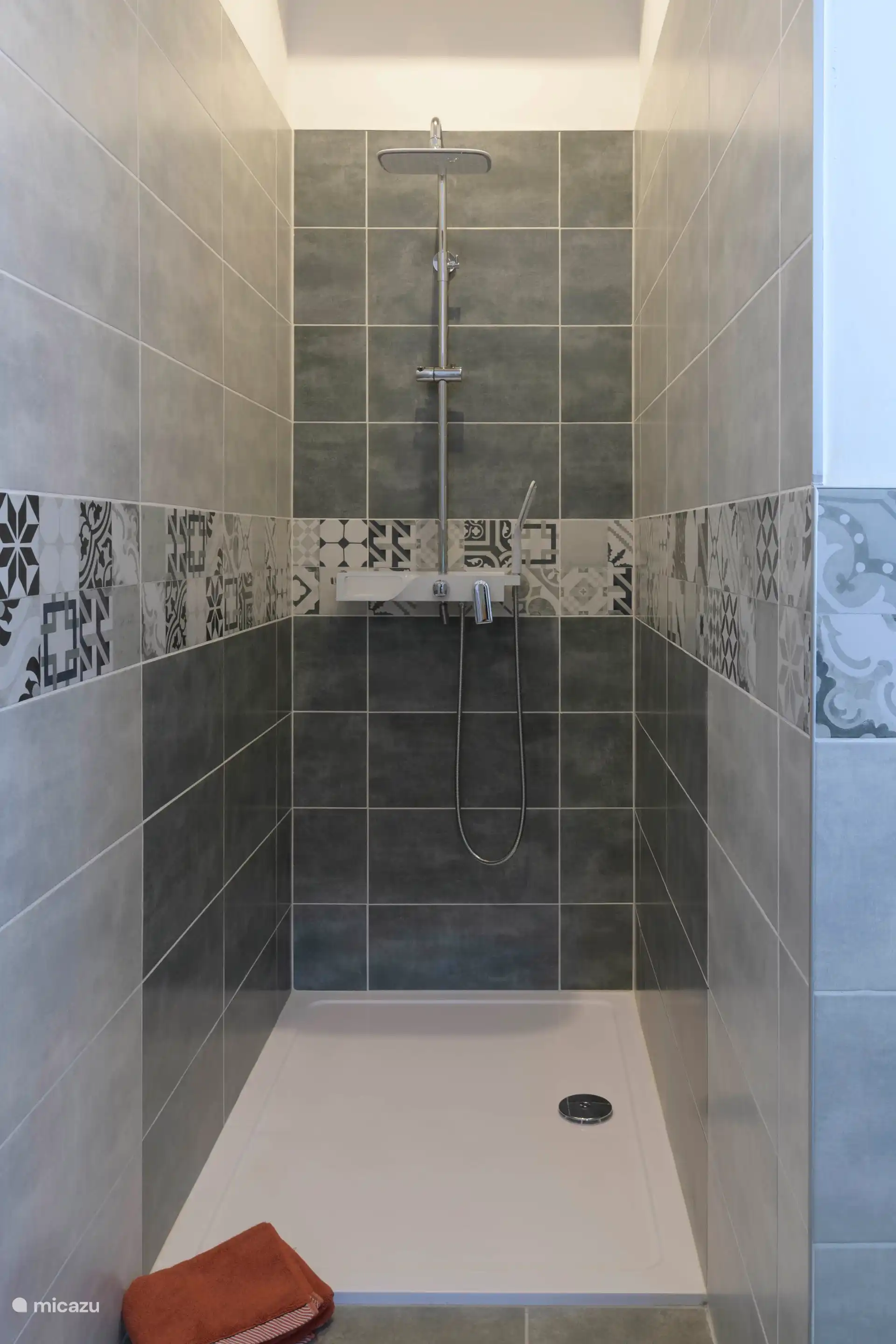slaapkamer 1 met eigen badkamer, douche