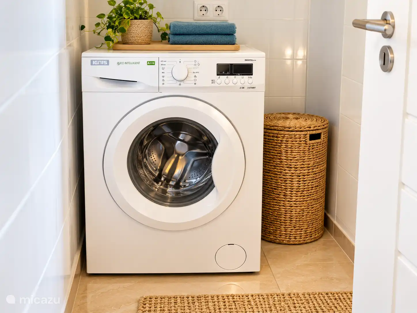 Wasruimte met wasmachine