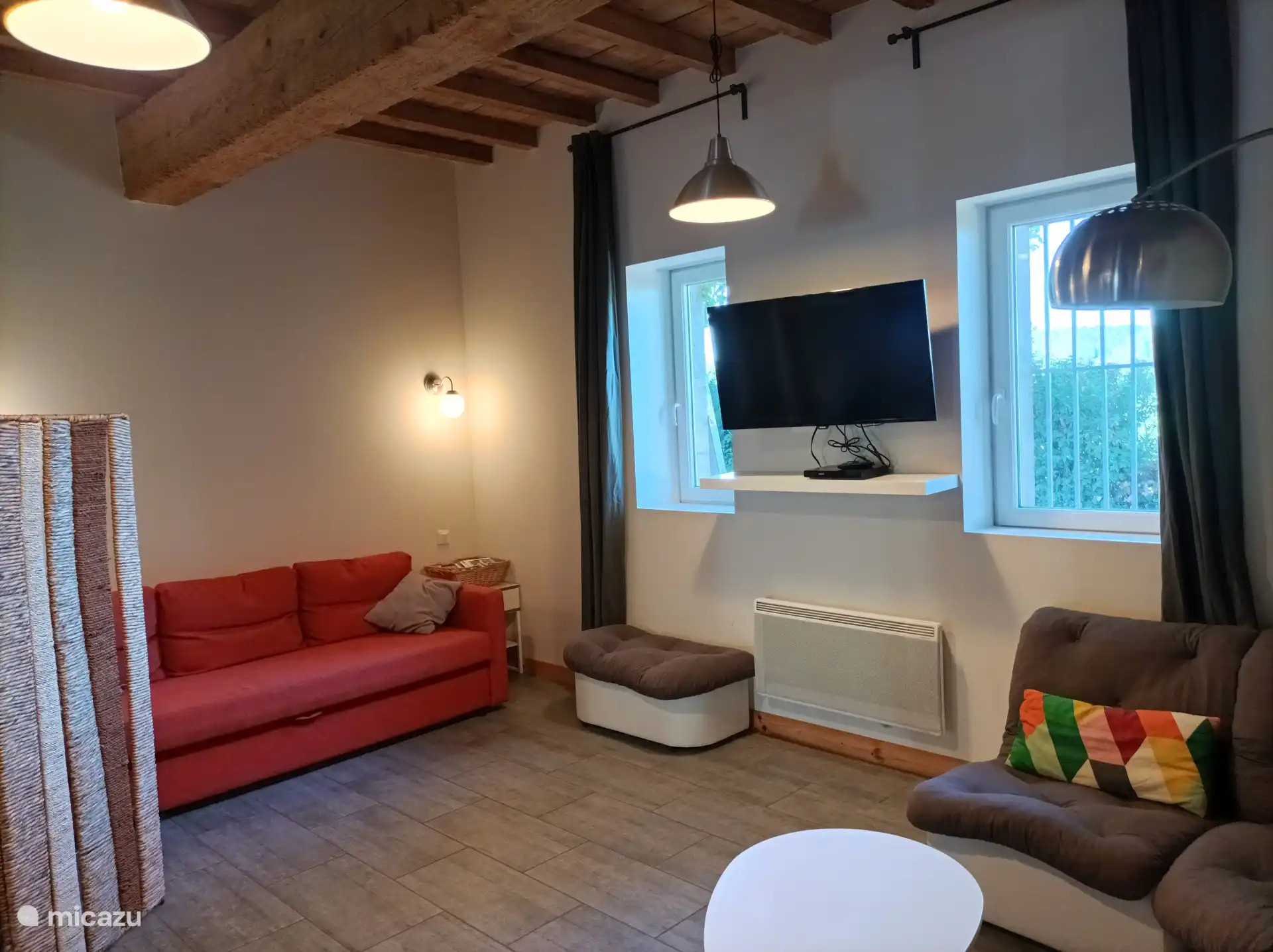 open leefruimte, zithoek en slaapbank