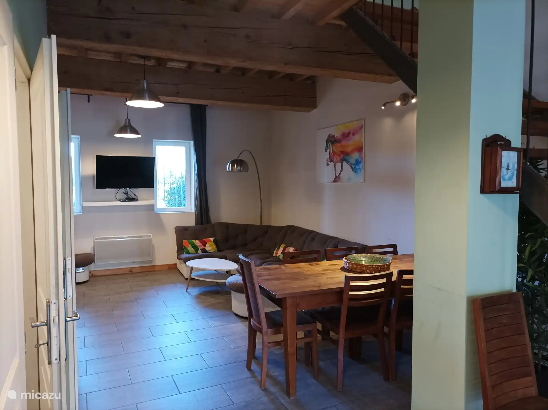 open leefruimte, eettafel en zithoek