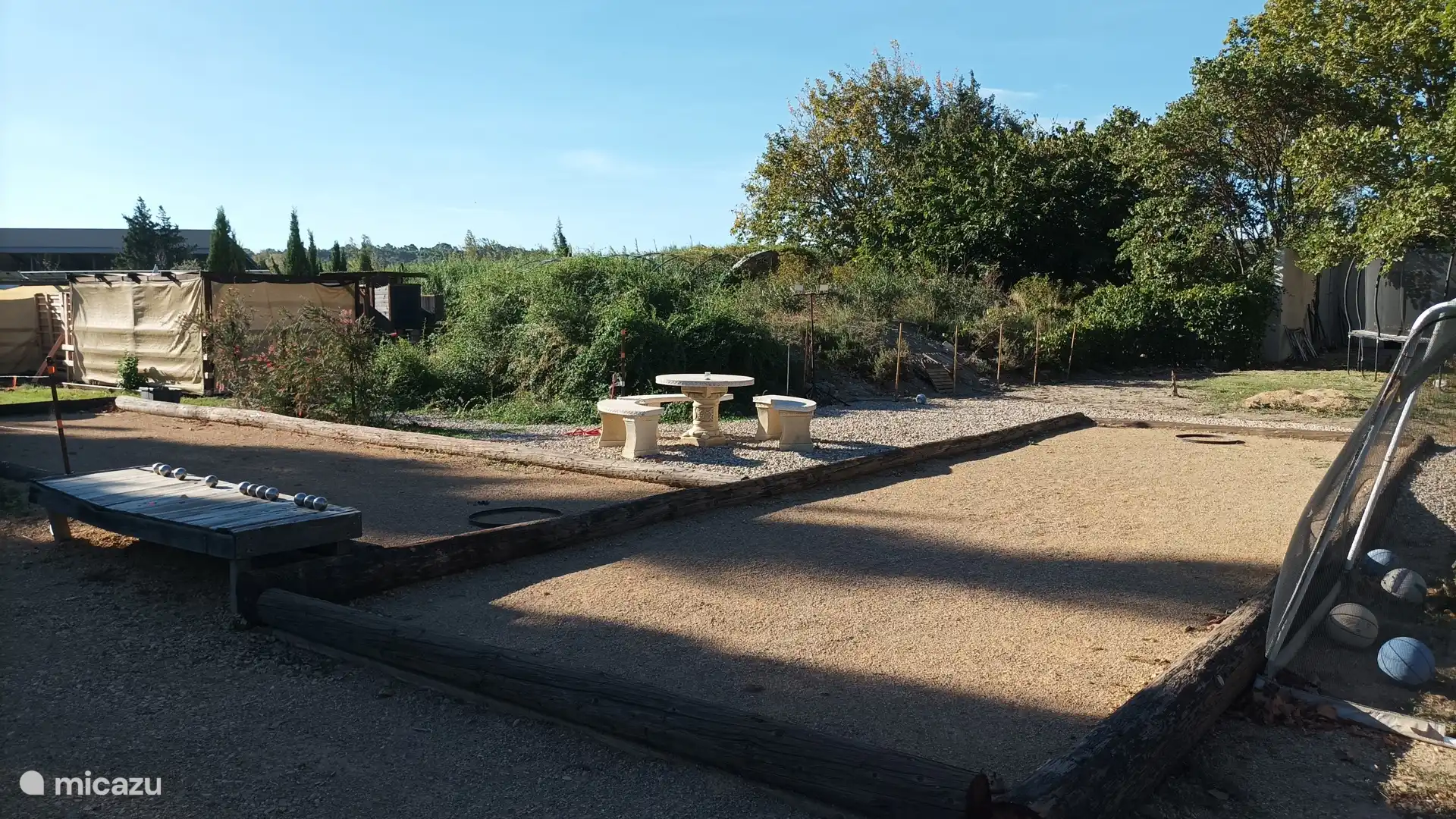 terrein pétanque/ jeux de boulles