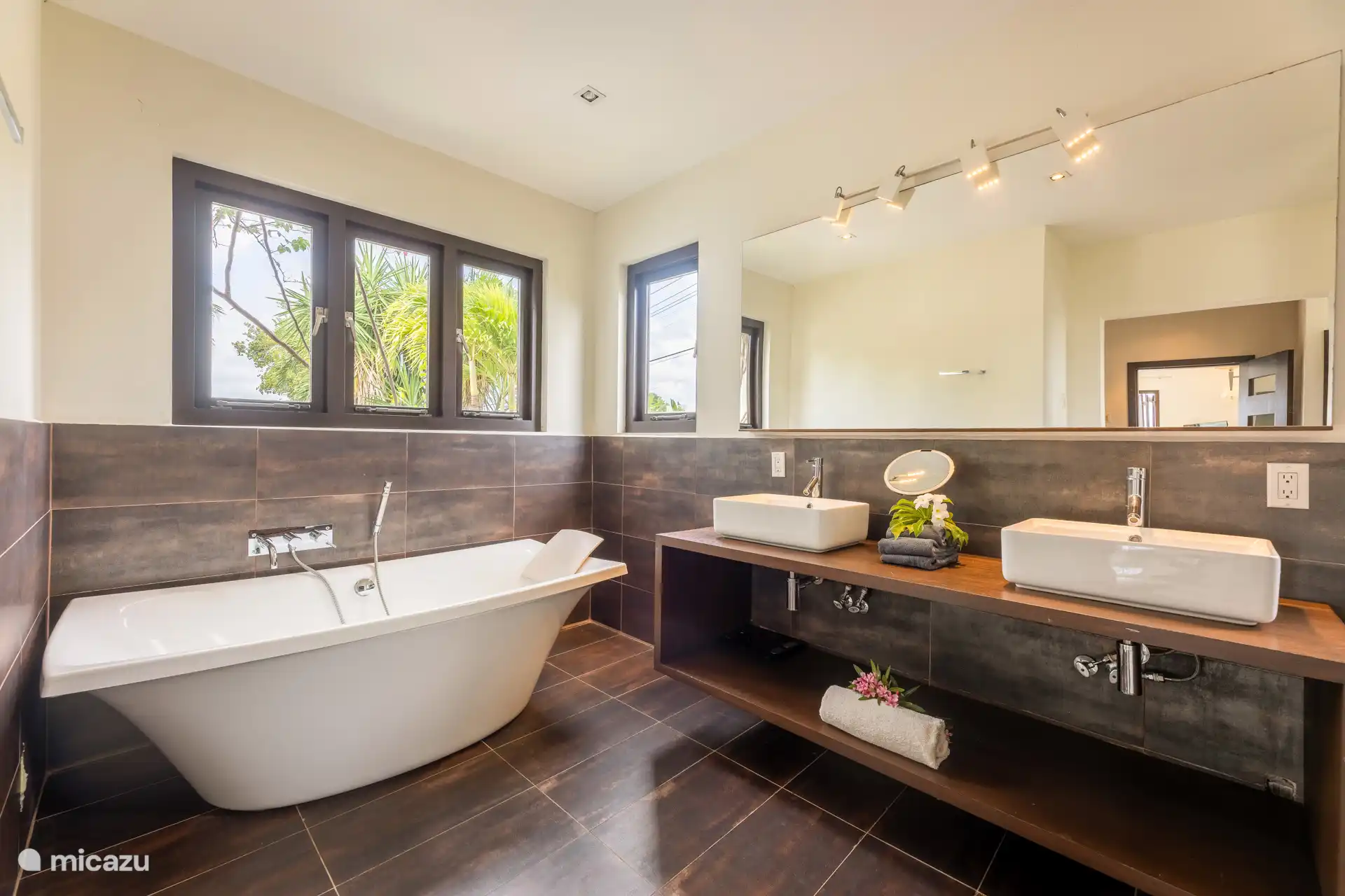 Baño - suite al dormitorio principal.