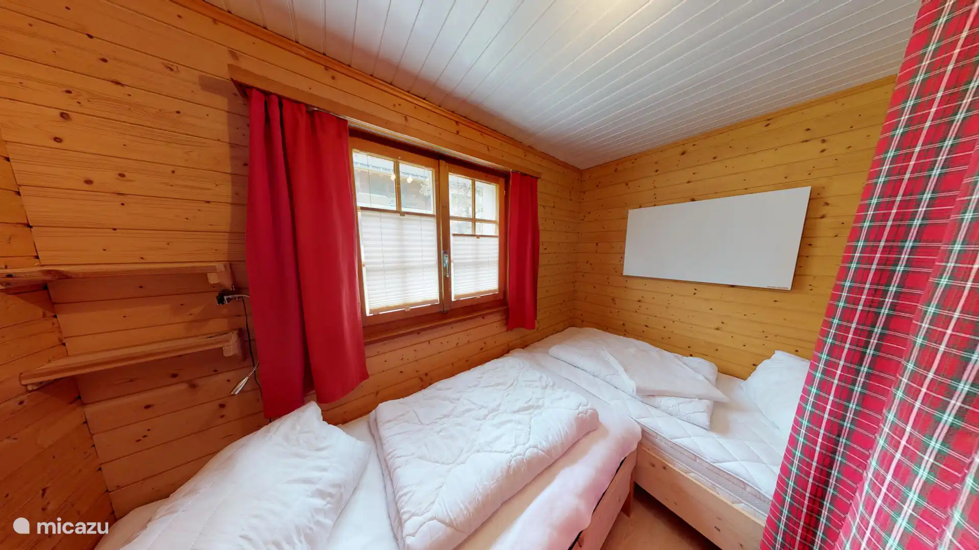 Schlafzimmer mit zwei Einzelbetten