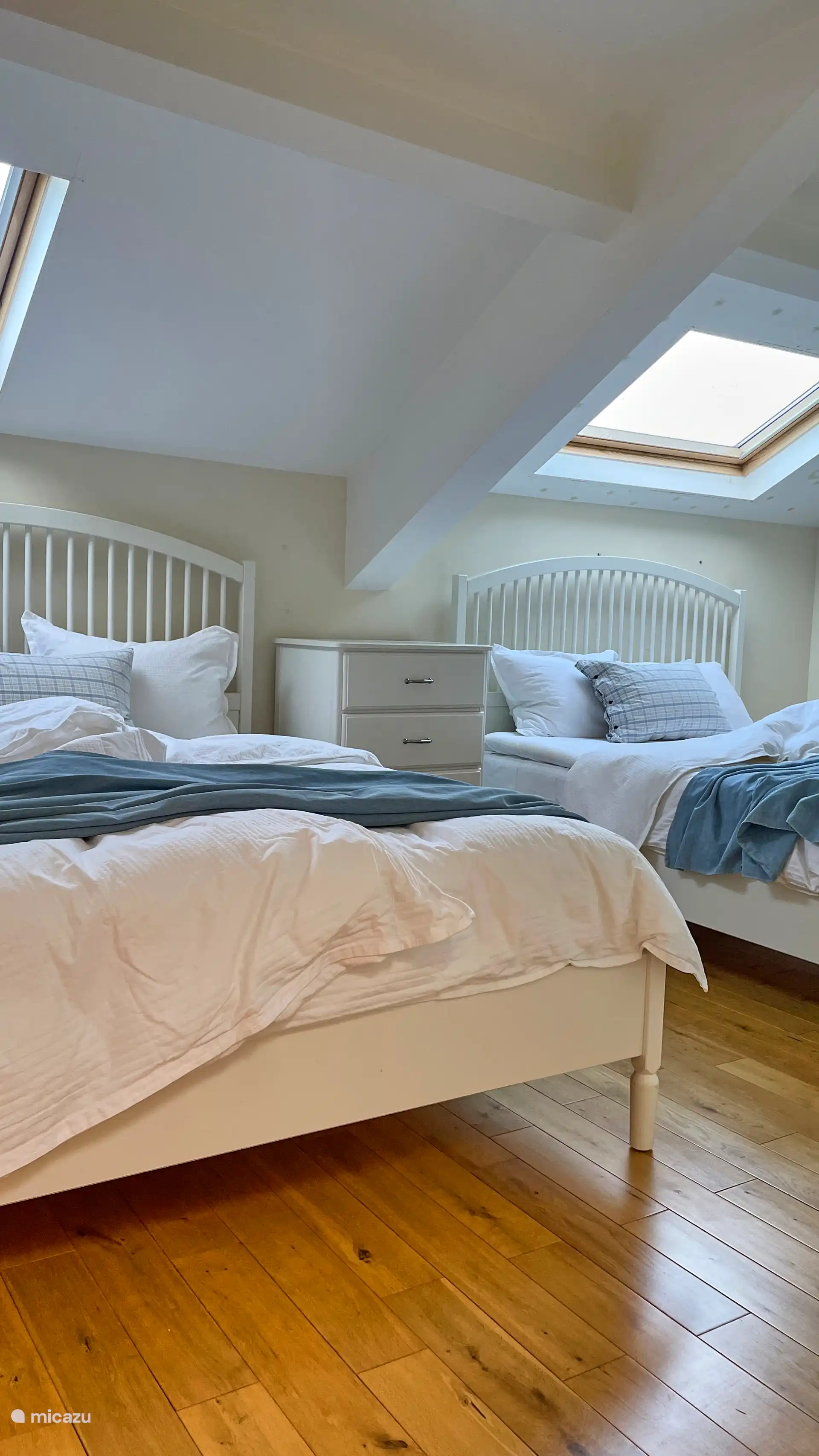 Twin Star - with Sky windows and 2 Queen size bed. 