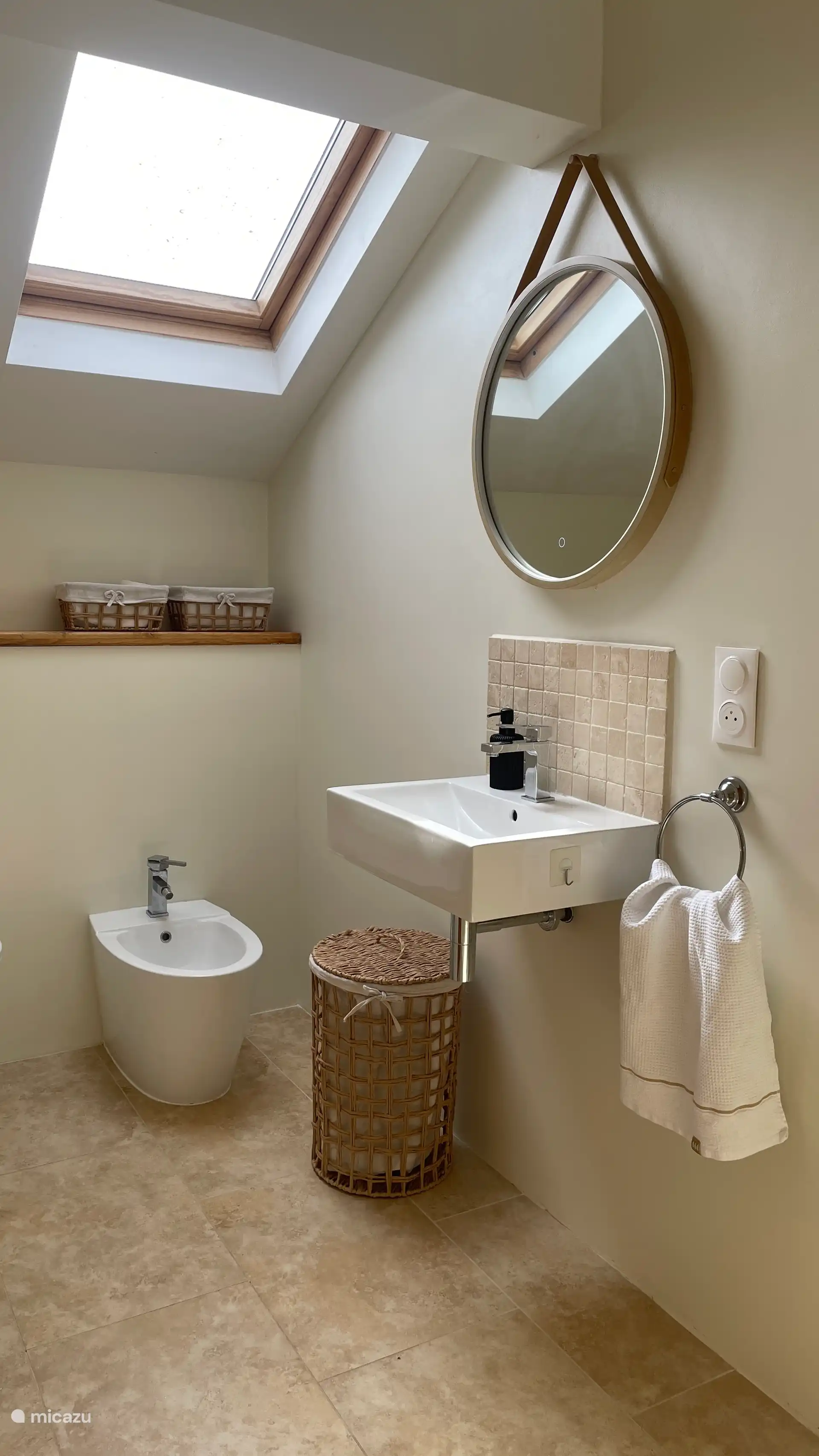 Bathroom of the en-suite master bedroom.