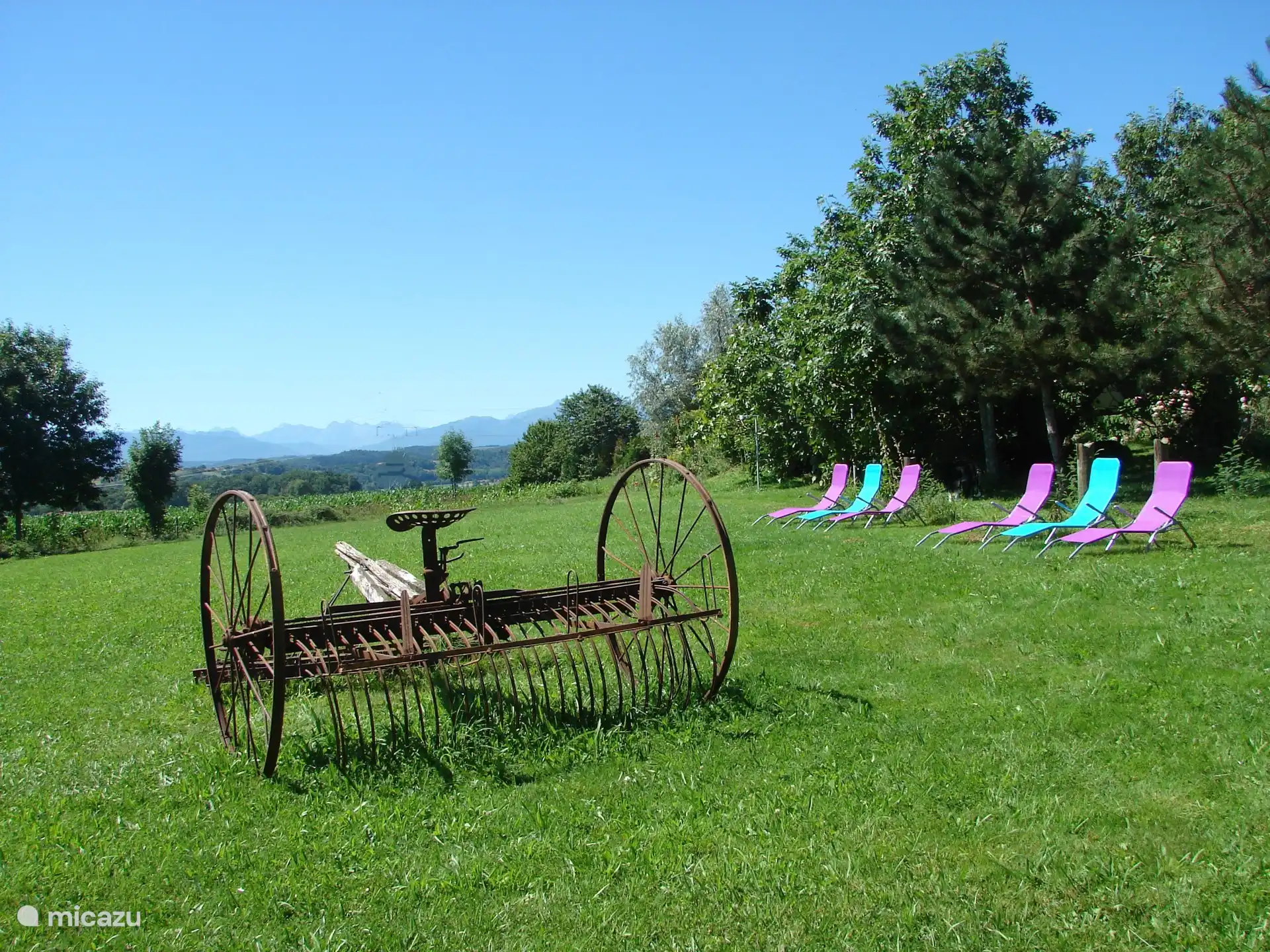 Grote tuin met uitzicht op de Pyreneeën