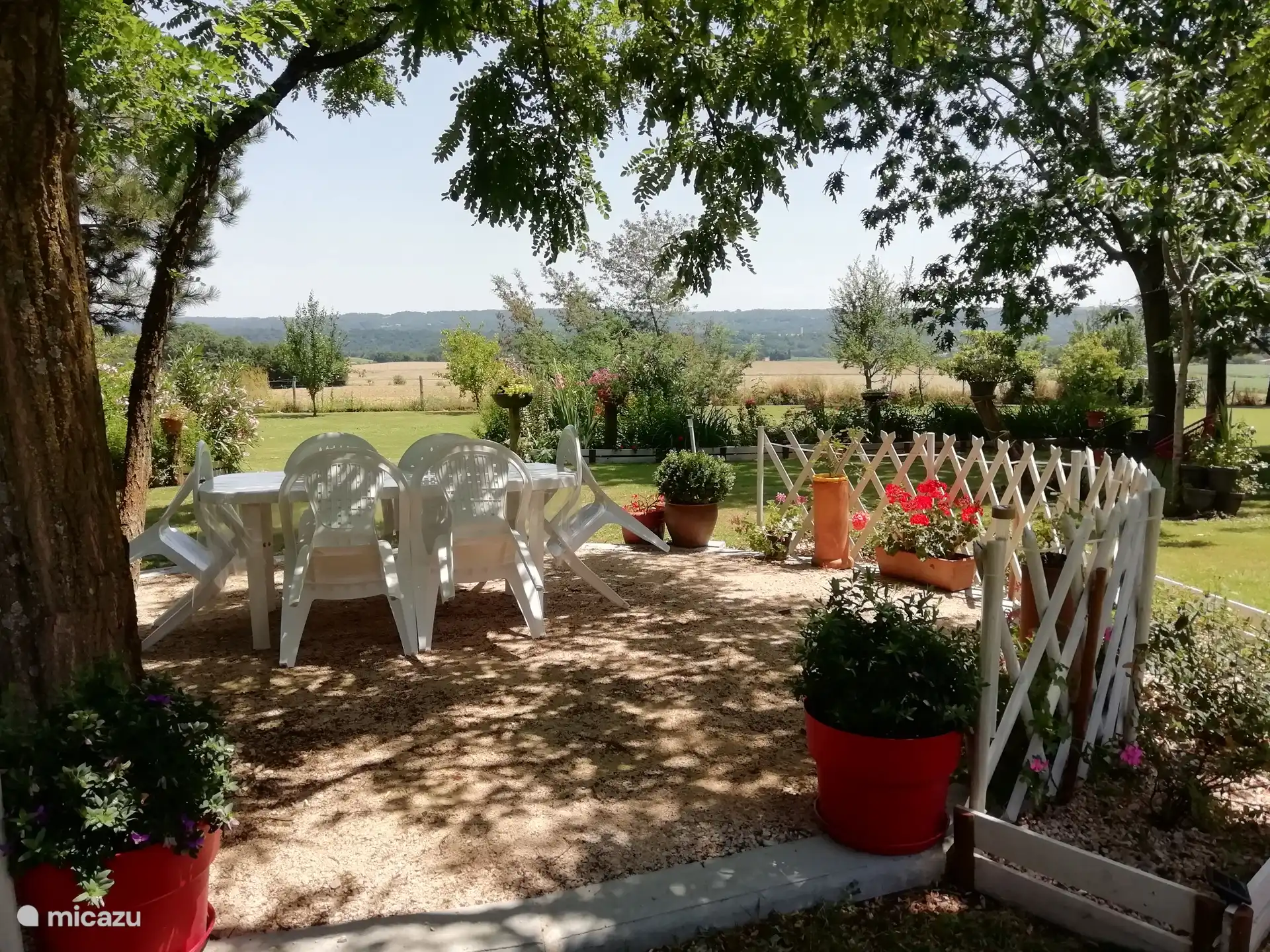 Privéterras met tuinmeubilair
