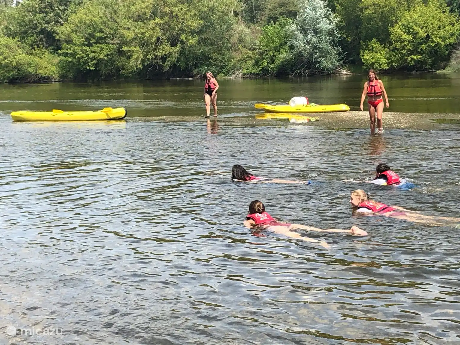 Kanoën op de Loire, zwemmen op warme dagen en ontspannen op een rustig strandje langs de rivier. Een heerlijke manier om de natuur en het landschap rond Sancerre te beleven.