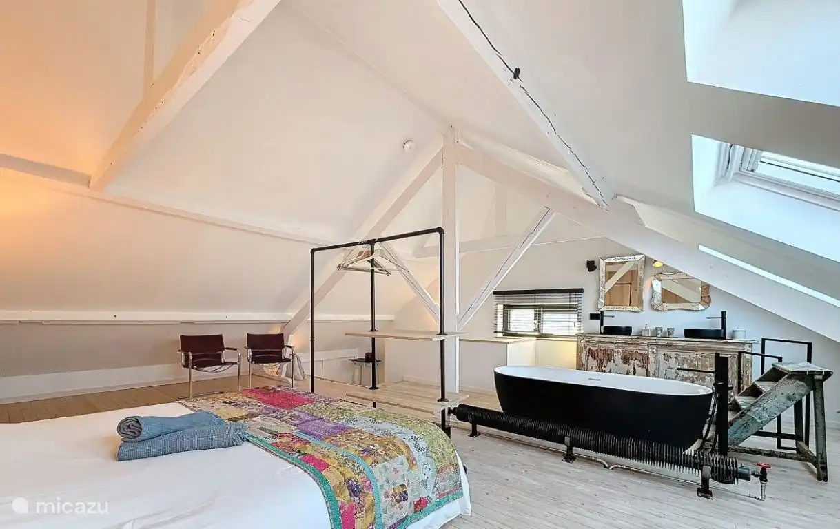 Slaapkamer + Badkamer