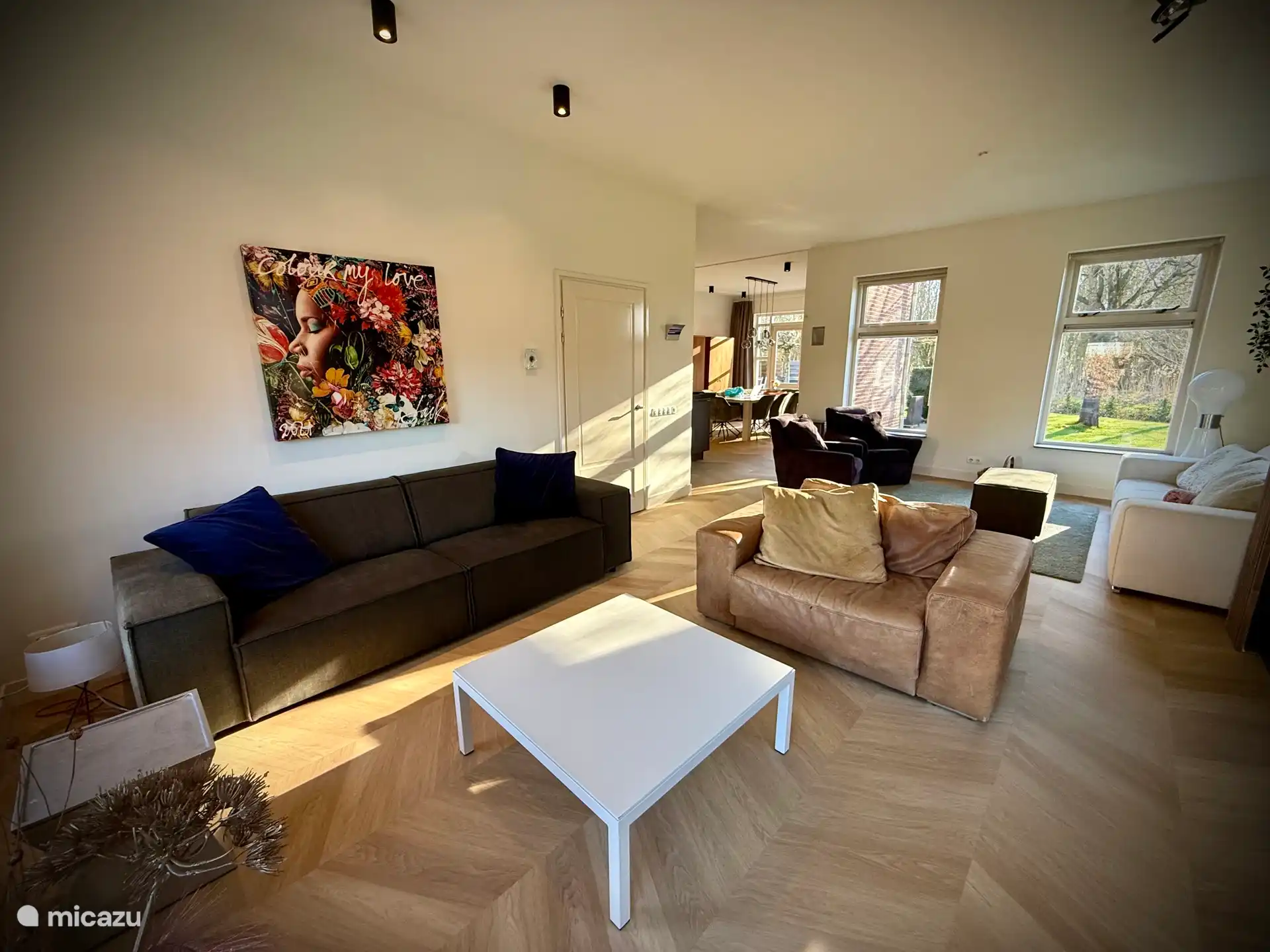 Woonkamer met open keuken