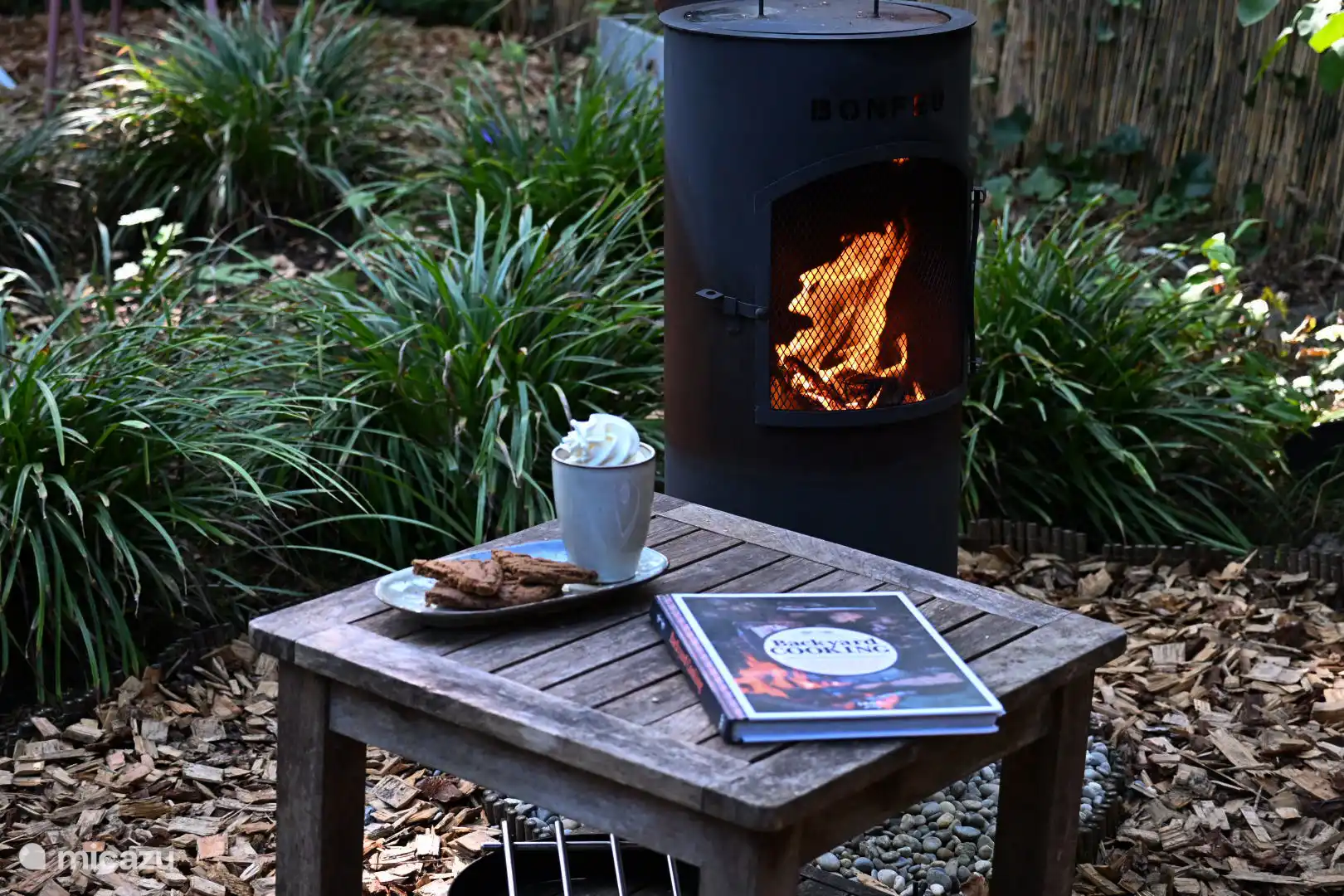 Outdoor cooking op de tuinhaard