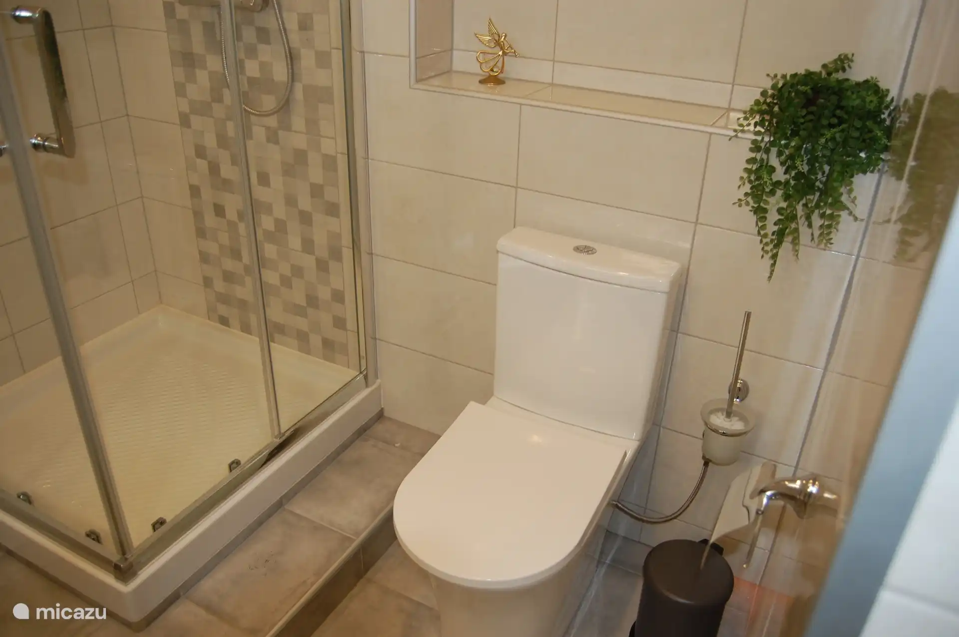 WC und Dusche im Apartment