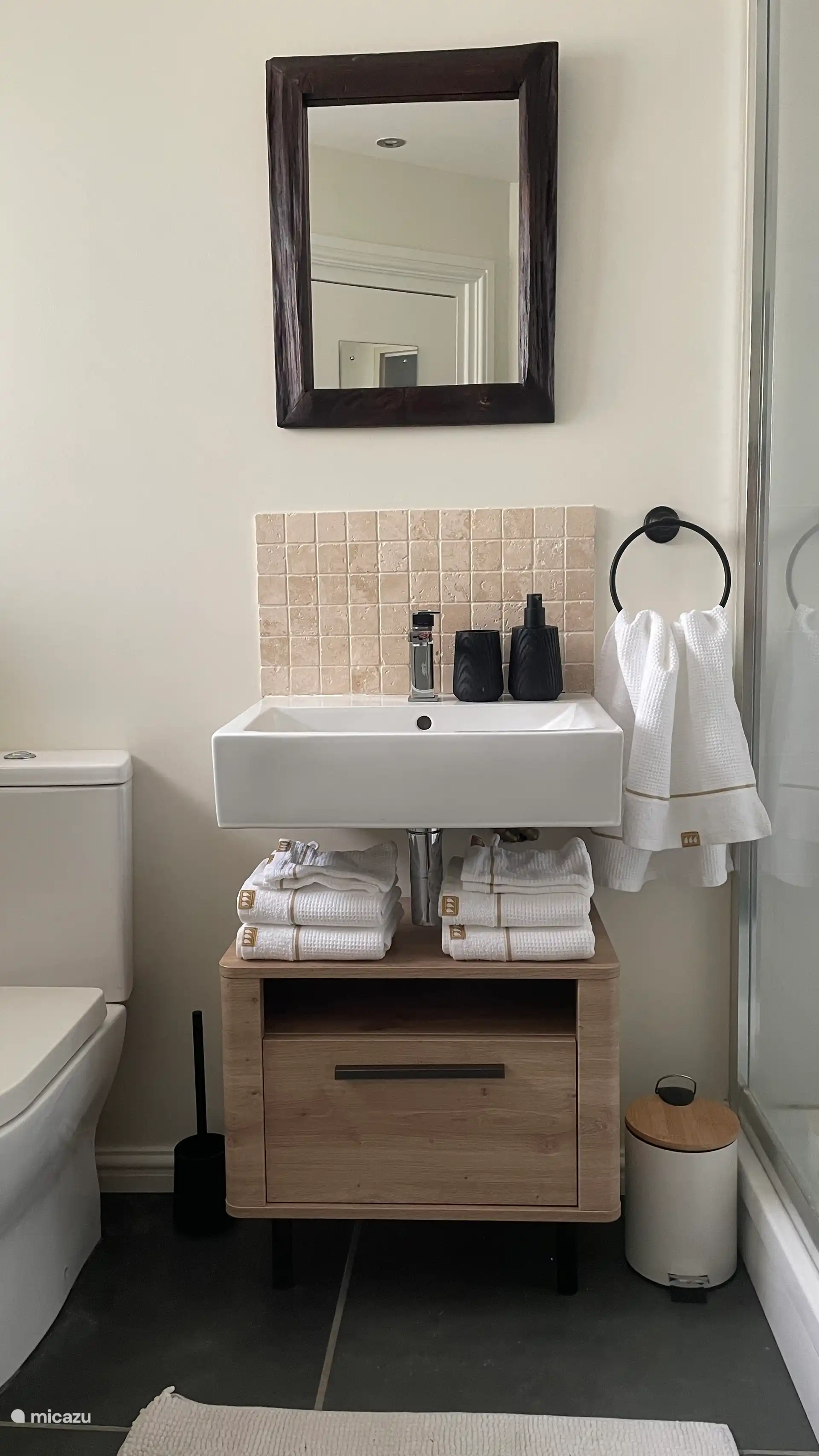 De badkamer in Walnut View. 