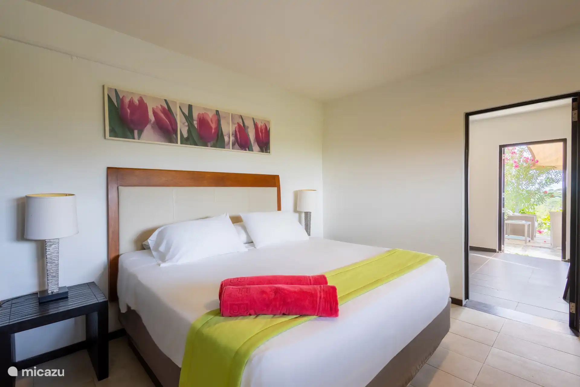 Tiara beschikt over één slaapkamer met King size bed.