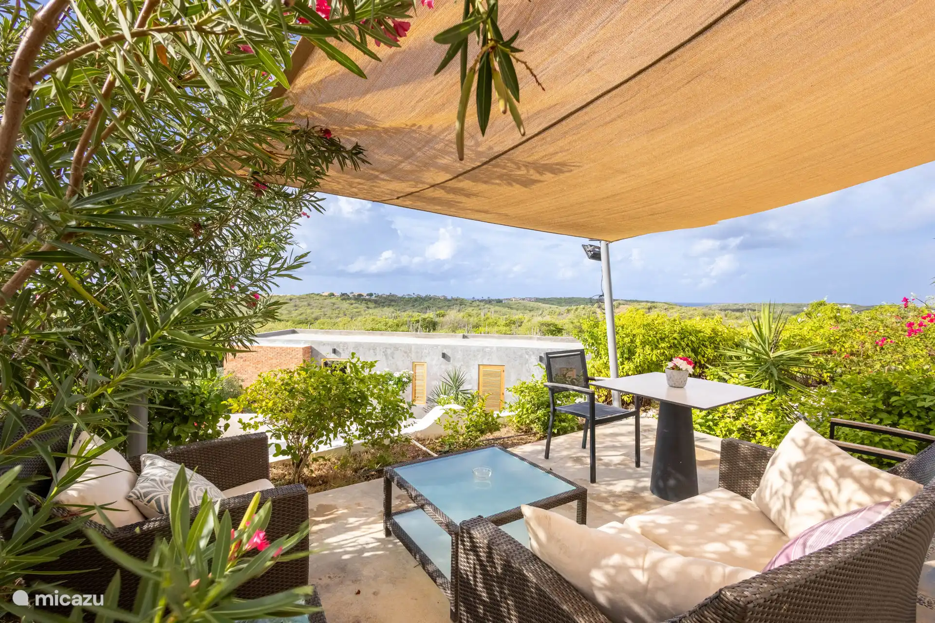 Appartement Tiara biedt een comfortabel en ontspannen verblijf, omringd door de prachtige natuur van Curaçao.
