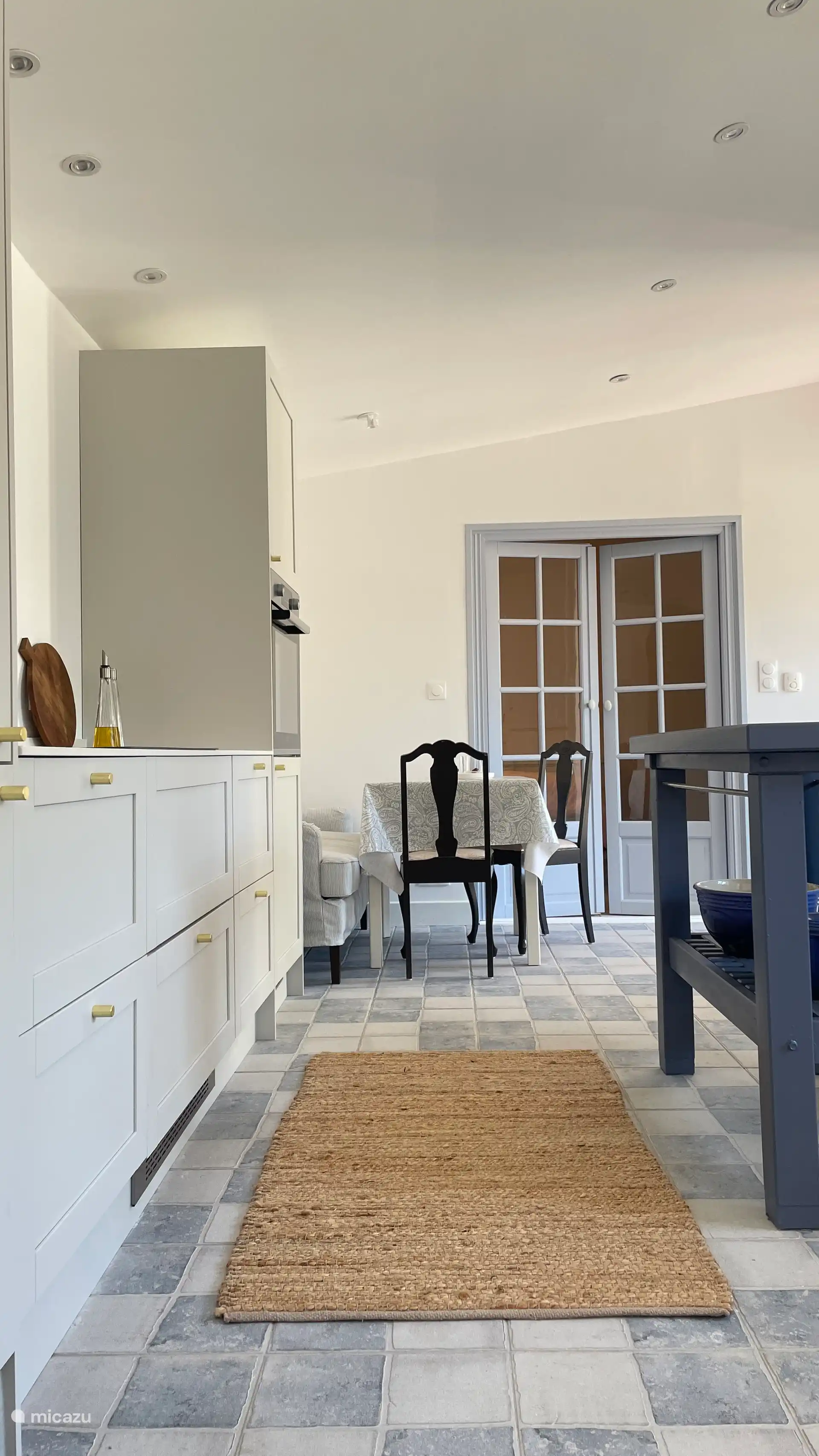 Keuken en eetkamer. 