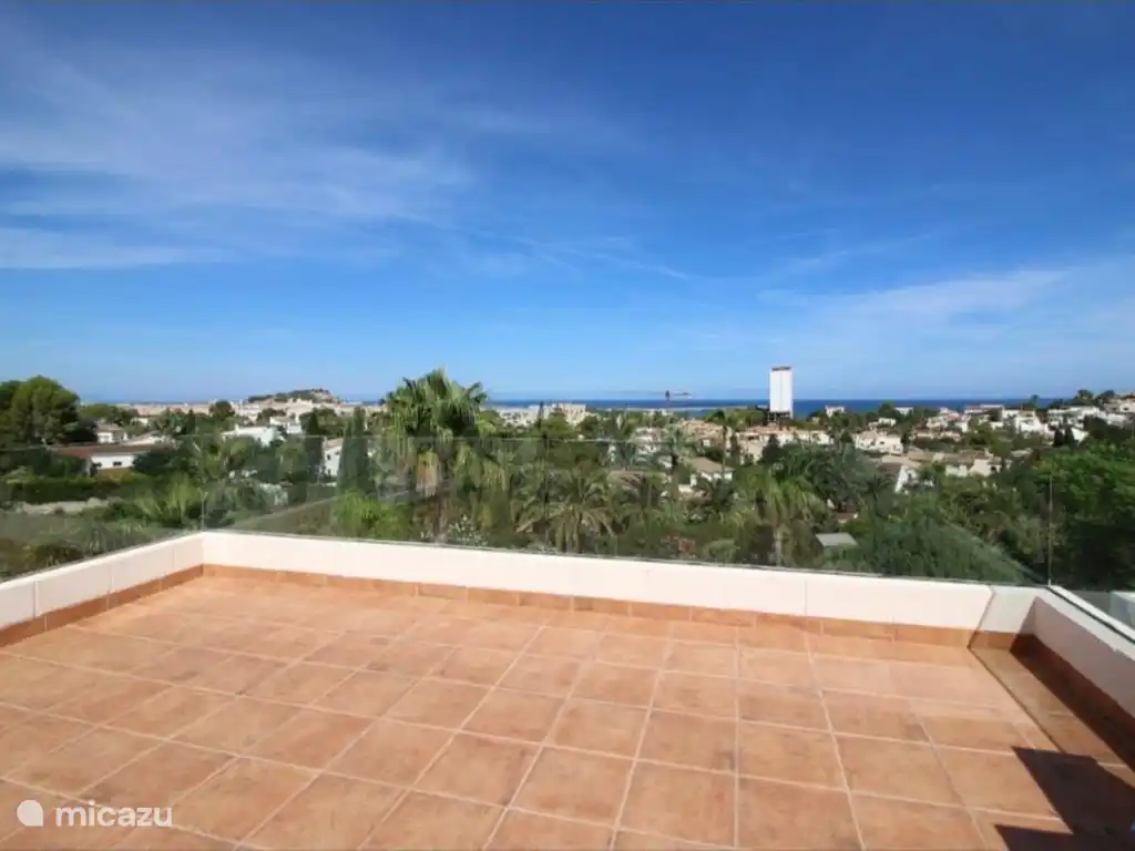 Ruim dakterras met 360° uitzicht, 