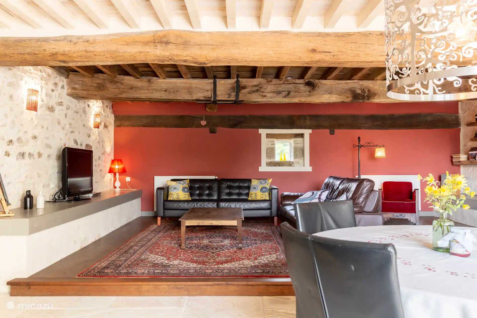 Wohnzimmer-Esszimmer (60 m²).