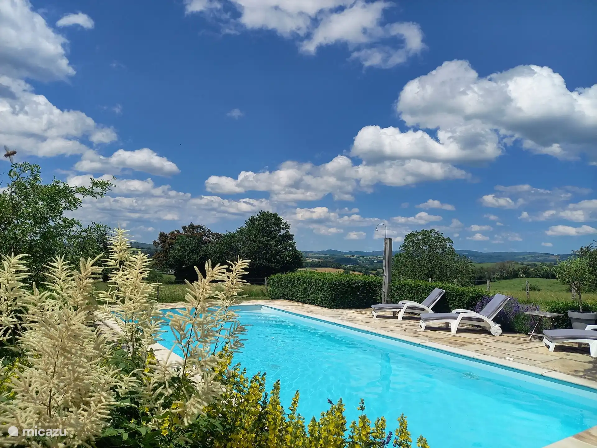 Unsere einzigartige Lage bietet einen fantastischen Blick vom Pool und der Terrasse.