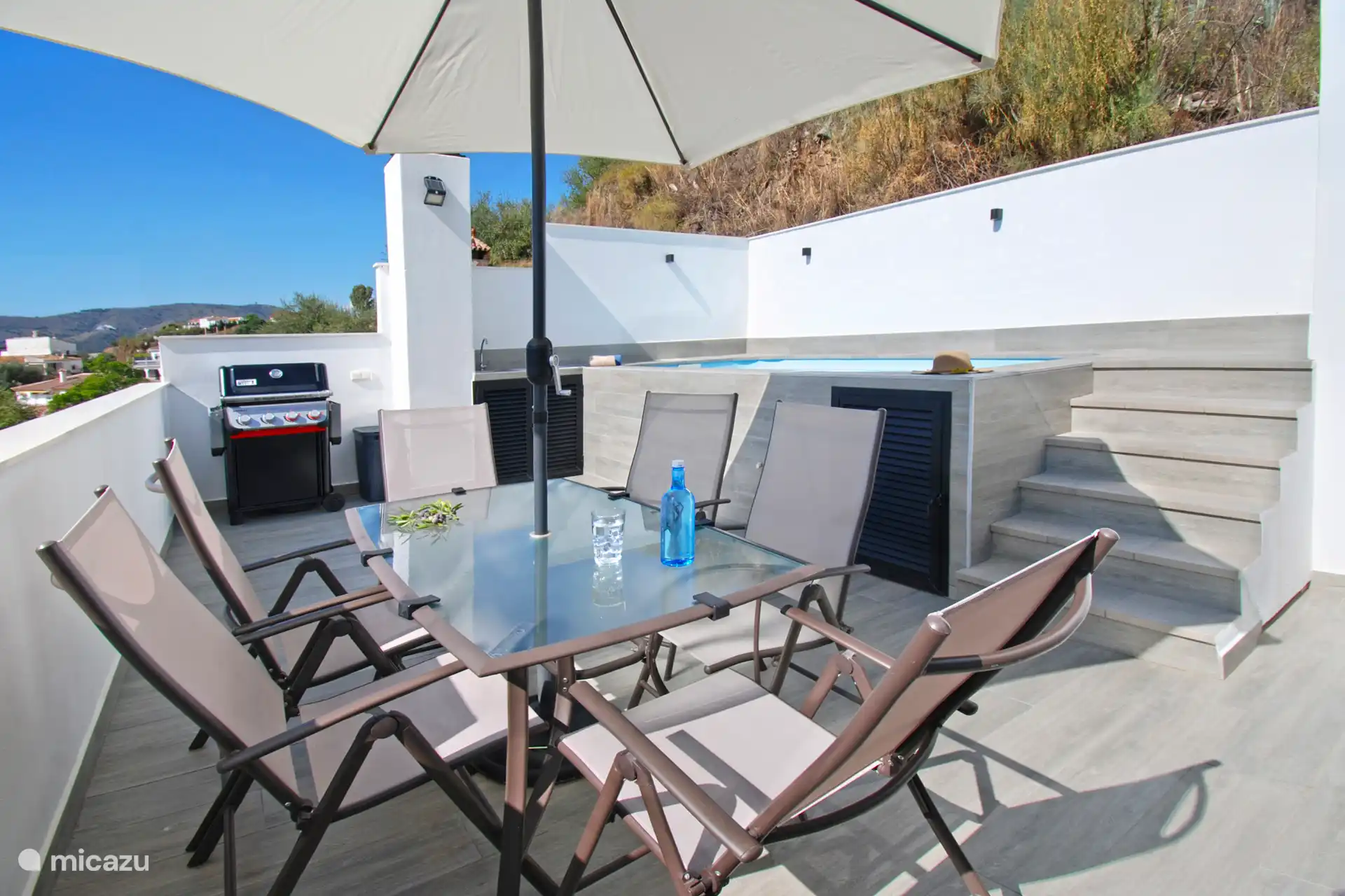 A super cozy terrace with bbq and swimming pool make this house unique.