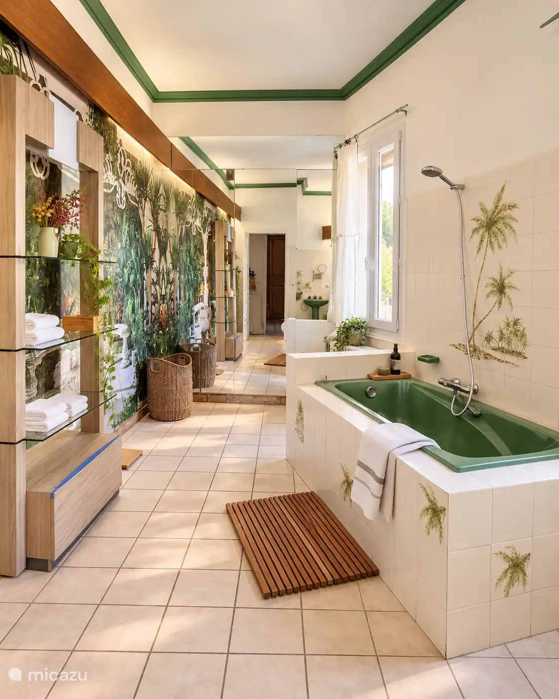 Baño grande y armarios