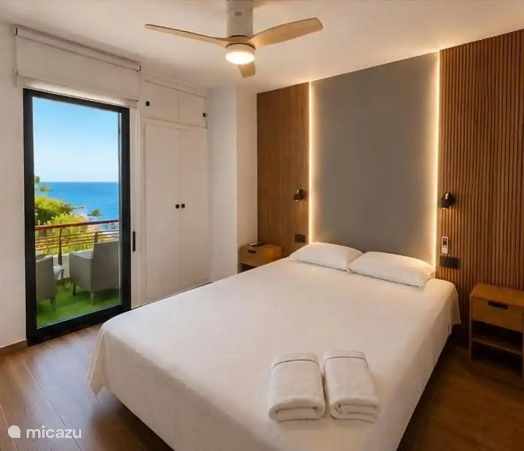 King Bedroom with Sea View