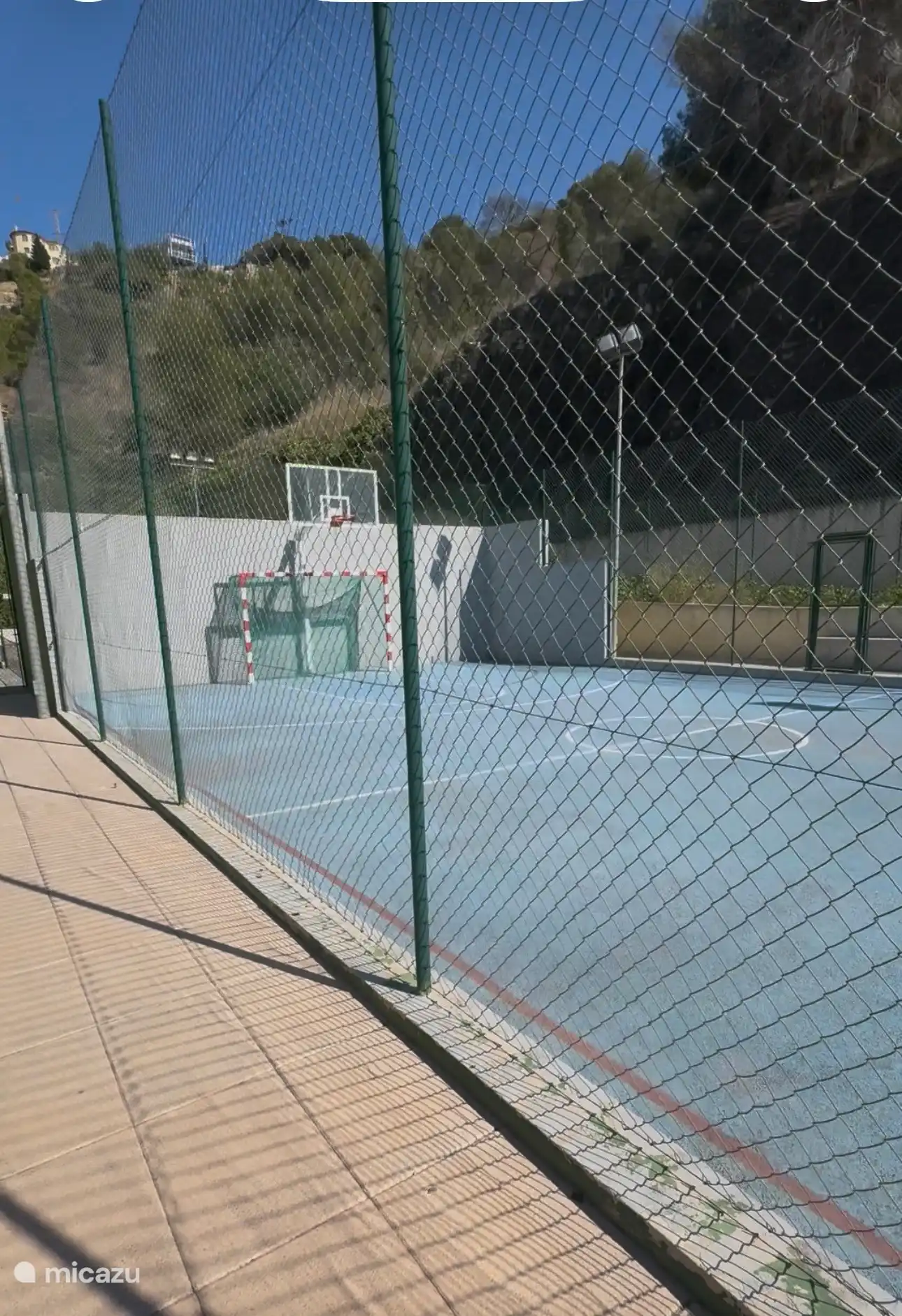 Voetbal en basketbal veld