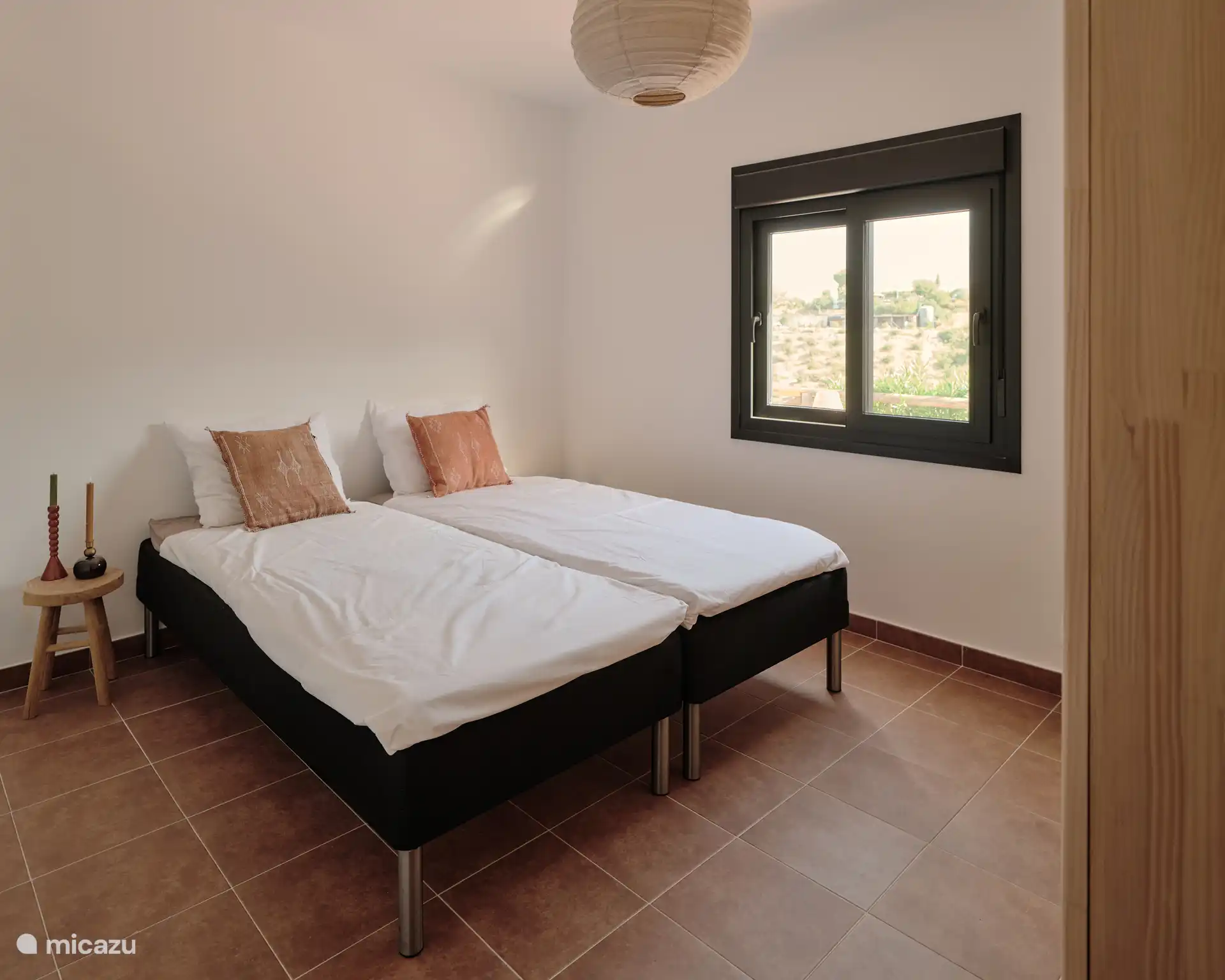 Slaapkamer 3 met 2 losse bedden