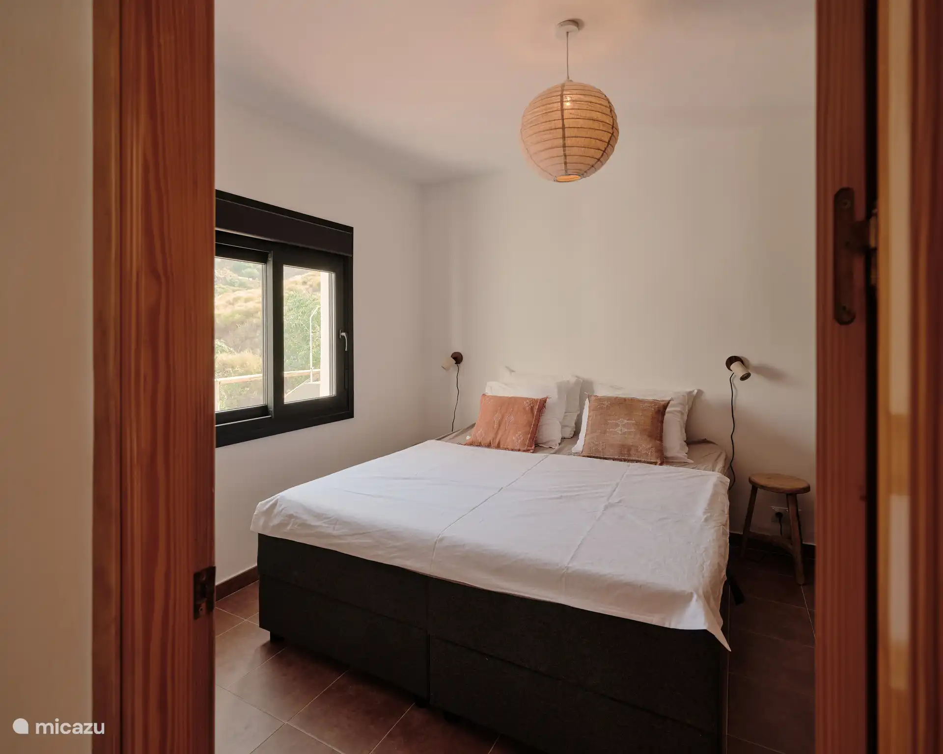 Hoofd slaapkamer met eigen badkamer en suite