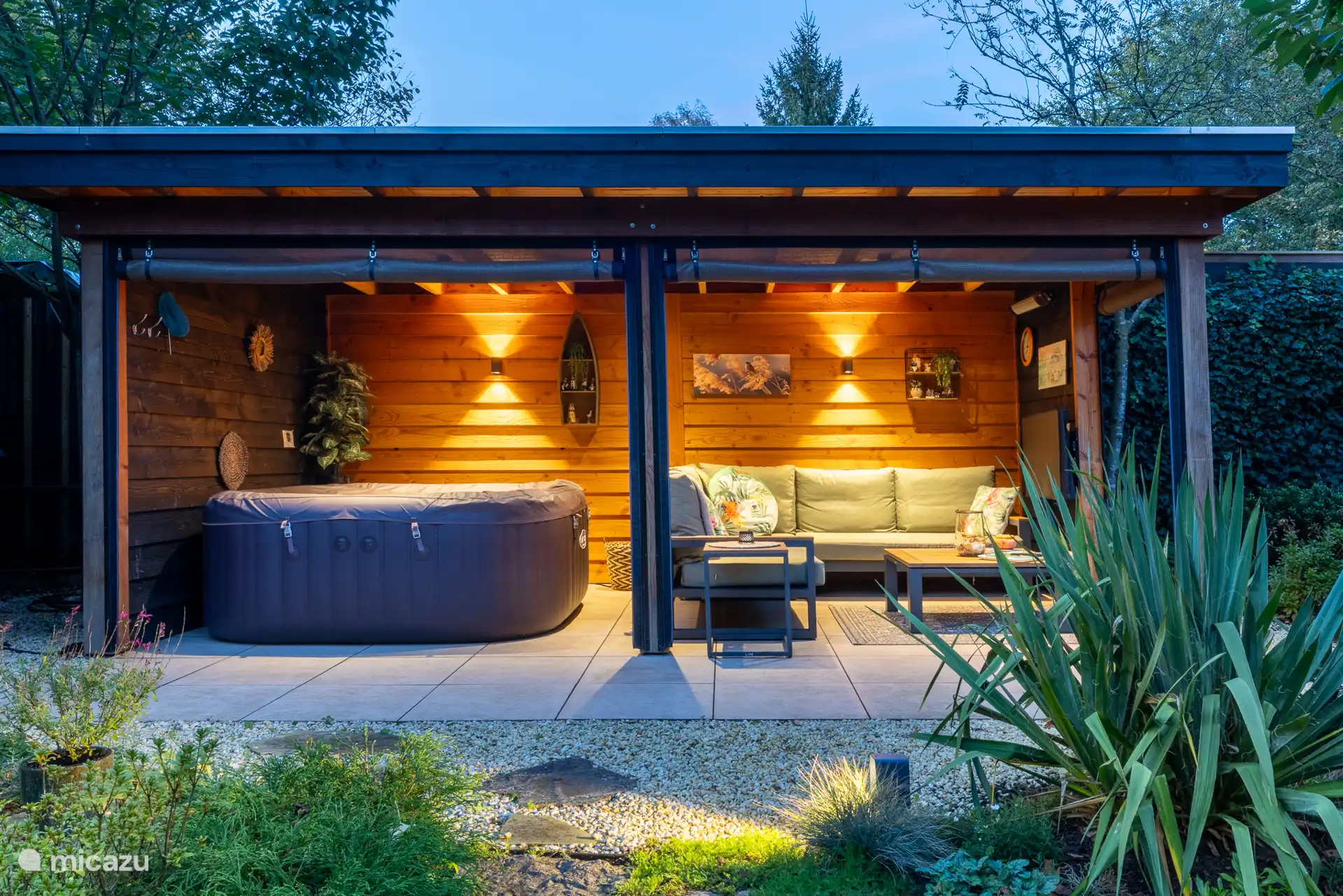 Jacuzzi and garden room Villa Arbores