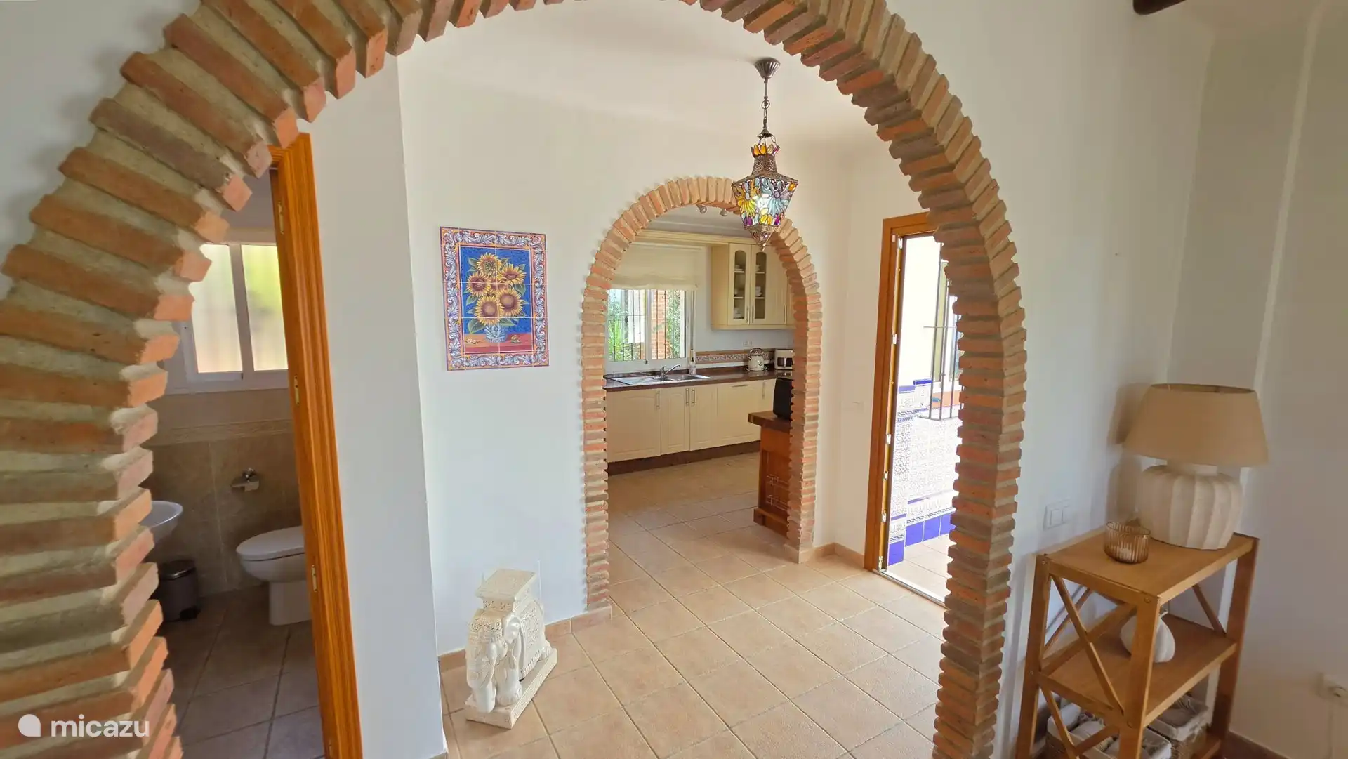 Del vestíbulo a la cocina