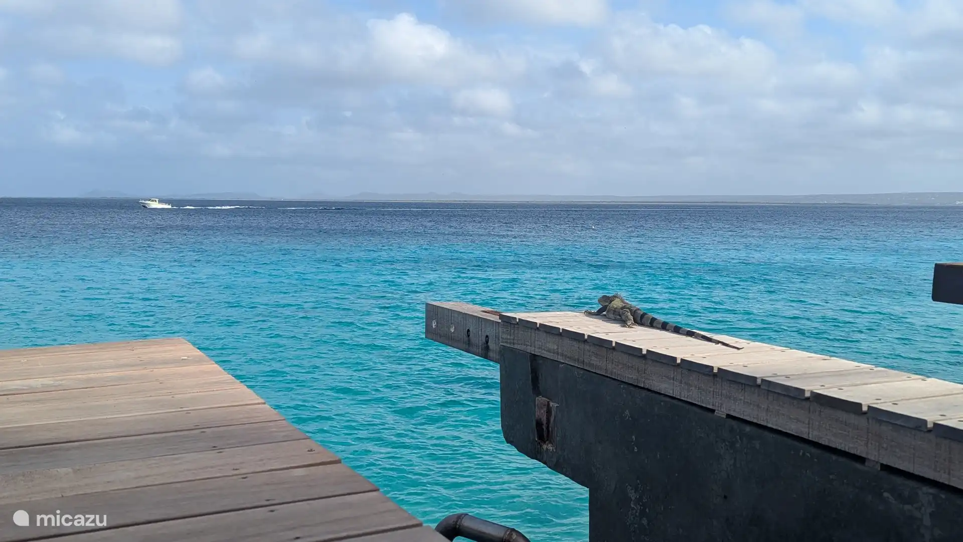 The deck directly on the Caribbean Sea.