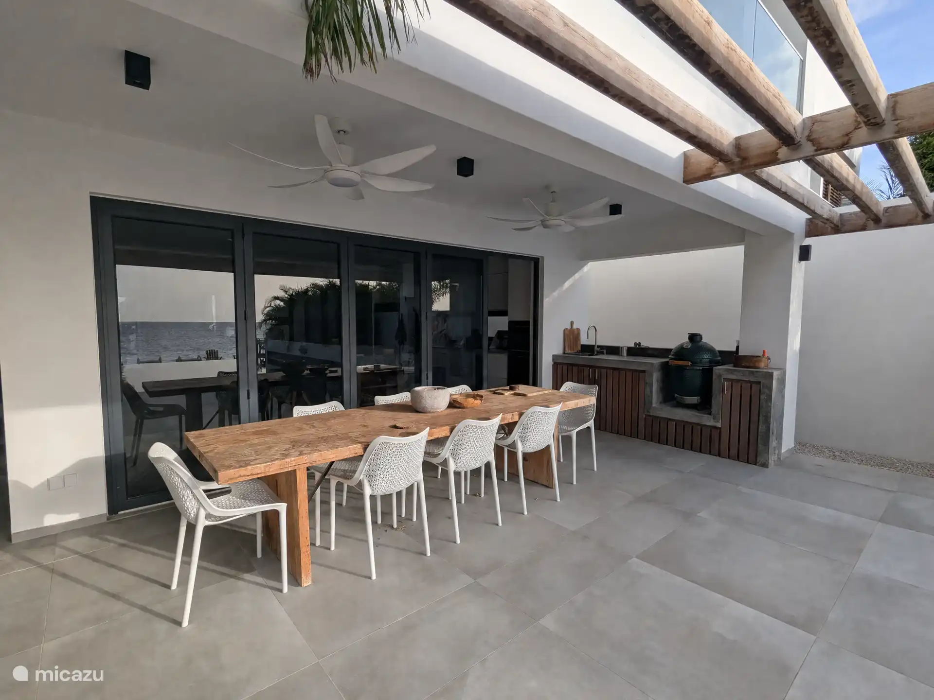 Large dining table on the covered terrace.