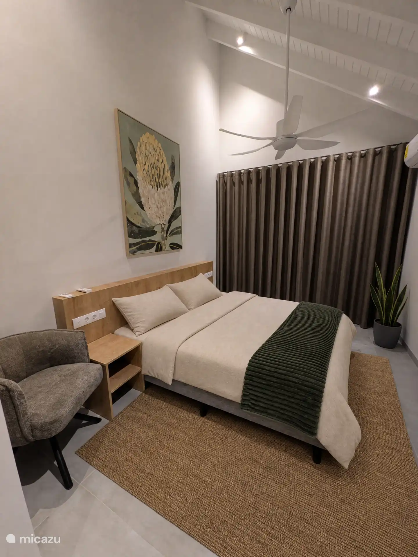 Third bedroom from a different angle.
