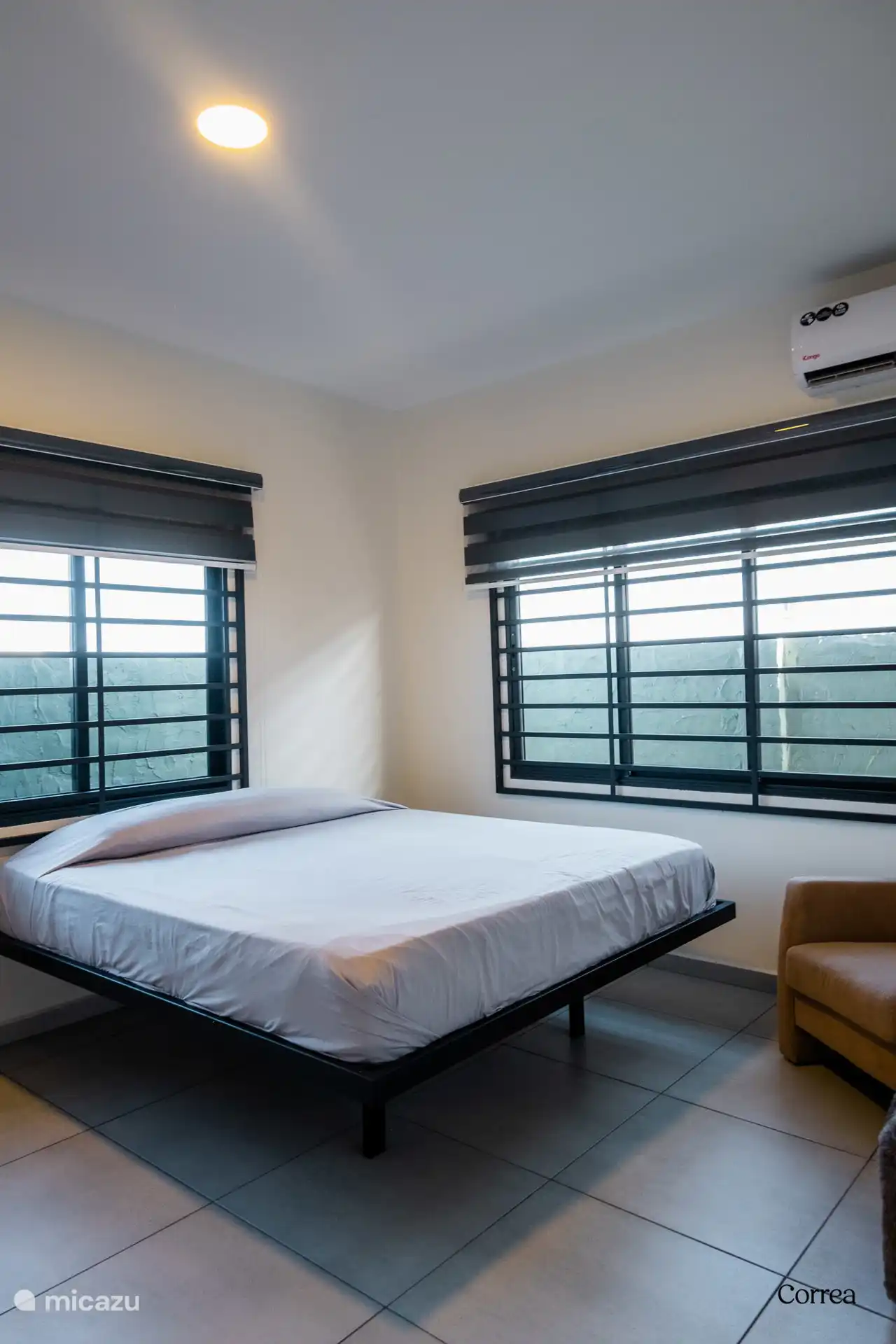 Schlafzimmer 1