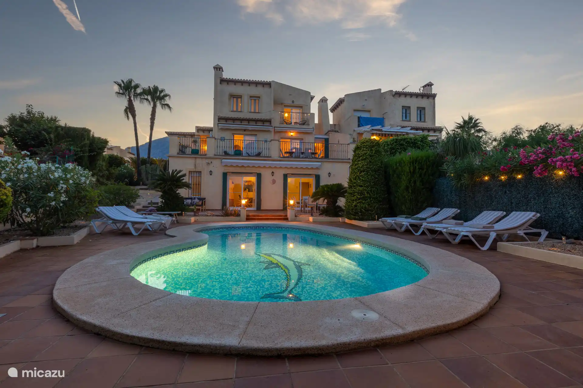 Casa Encanto na zonsondergang