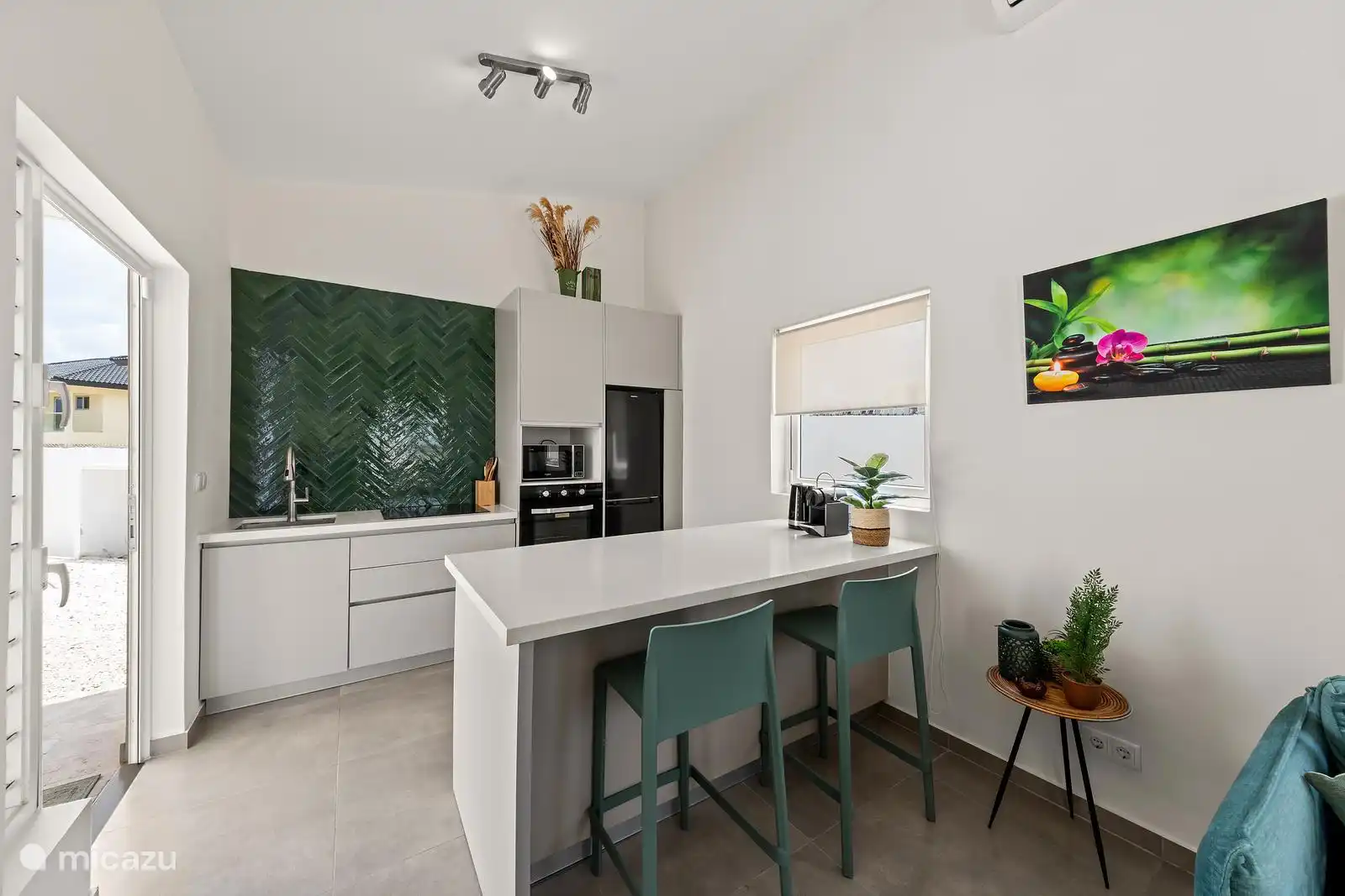 Het barretje in de keuken is ideaal voor een ontspannen start van de dag
