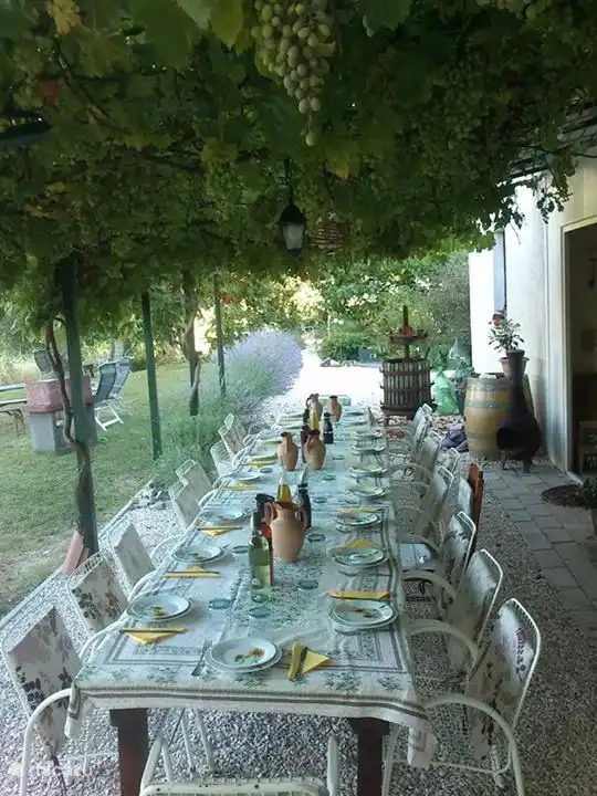 Houdt u van het echte Italiaanse leven!
I Magnoni is dan misschien iets voor u.
Genieten van het uitzicht, de rust, het lekkere eten, en al het leuks wat de omgeving te bieden heeft, wij helpen u graag op weg om dit in uw vakantie te verwezenlijken.