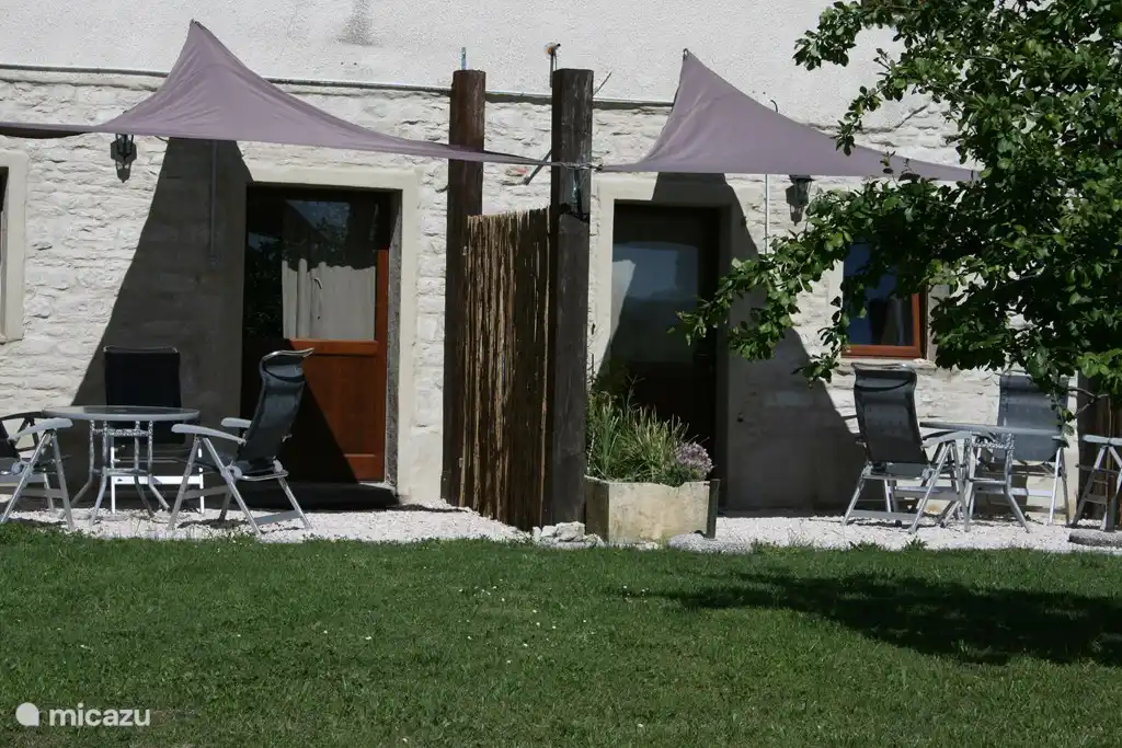 terras van twee appartementen