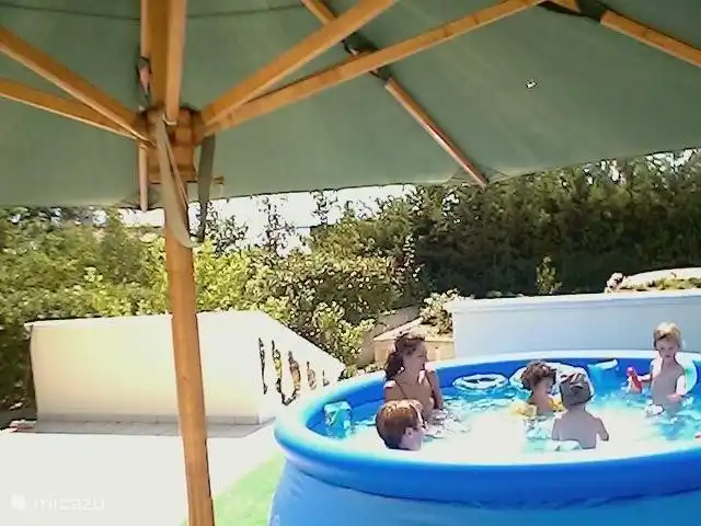 Location de Vacances Italie, Calabre, Capo Rizzuto, appartement - Casa Bahati Grands et petits dans la piscine pour enfants.