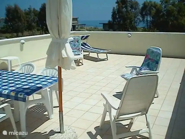 Obere Terrasse mit Meerblick.